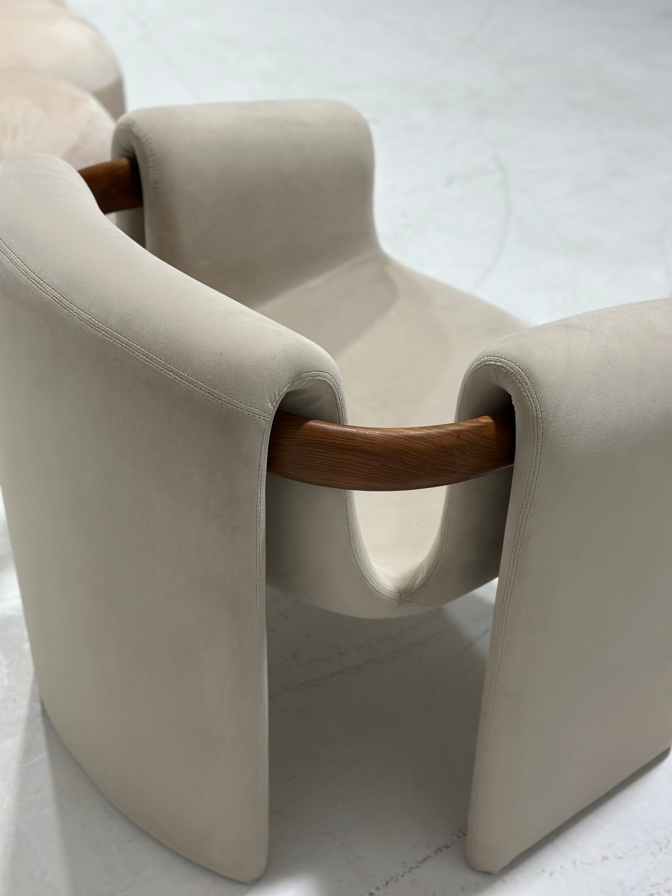 Sari Lounge Armchair - Modern Italian Sculptural Comfort