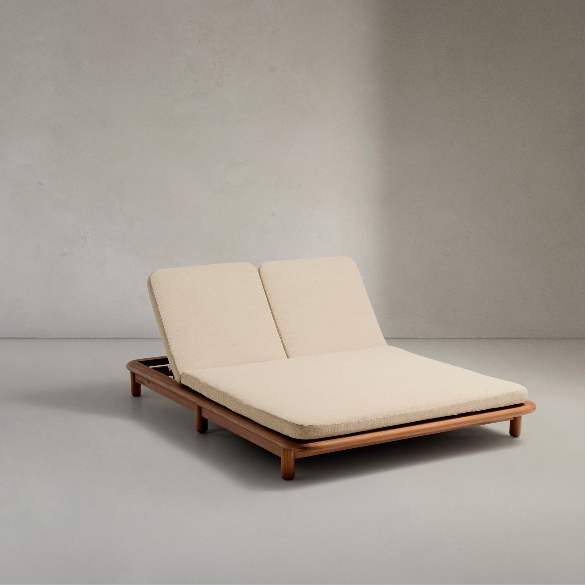 Minimalist Contemporary Double Sunbed for Patio & Poolside