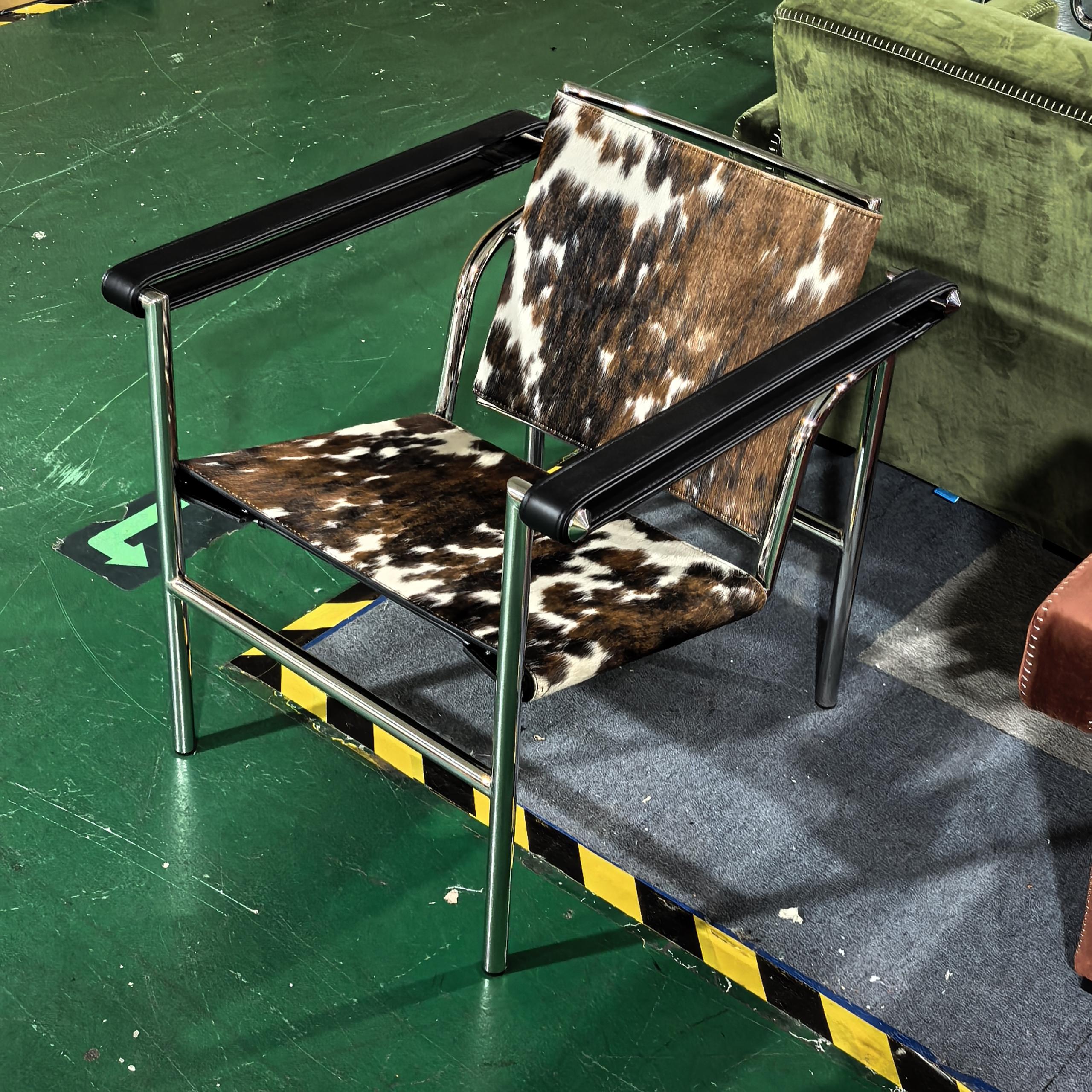 Wassily Chair | Iconic Bauhaus Tubular Metal & Cowhide Armchair