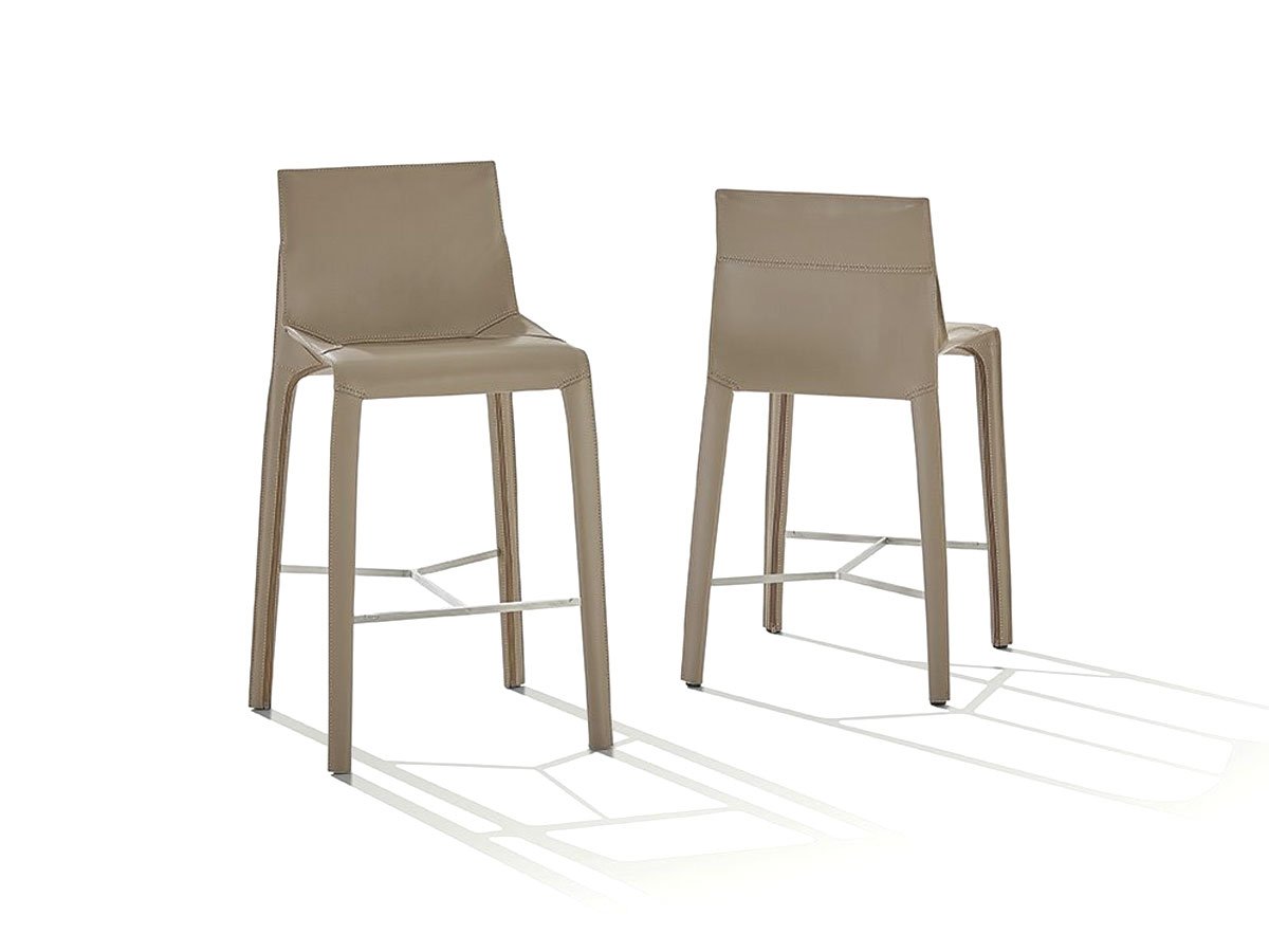 minimalist-sculptural-leather-bar-stool