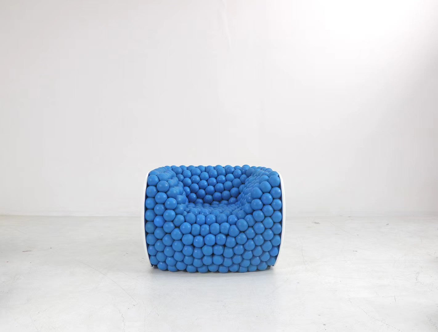 'Blueberry' Armchair 70×102×89cm Bright Blue Resin Beads