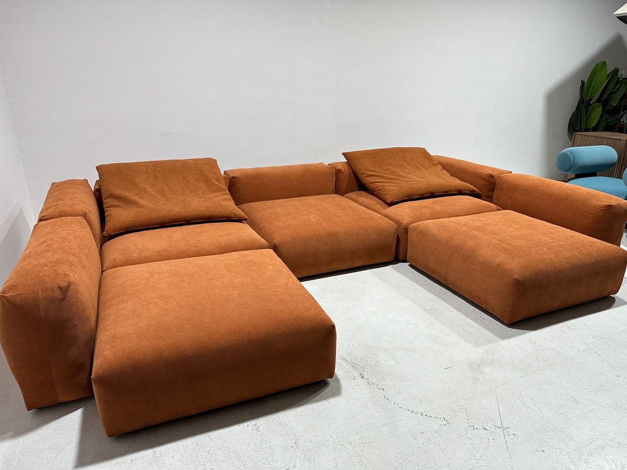 chenille-upholstery-u-shaped-sectional-detail