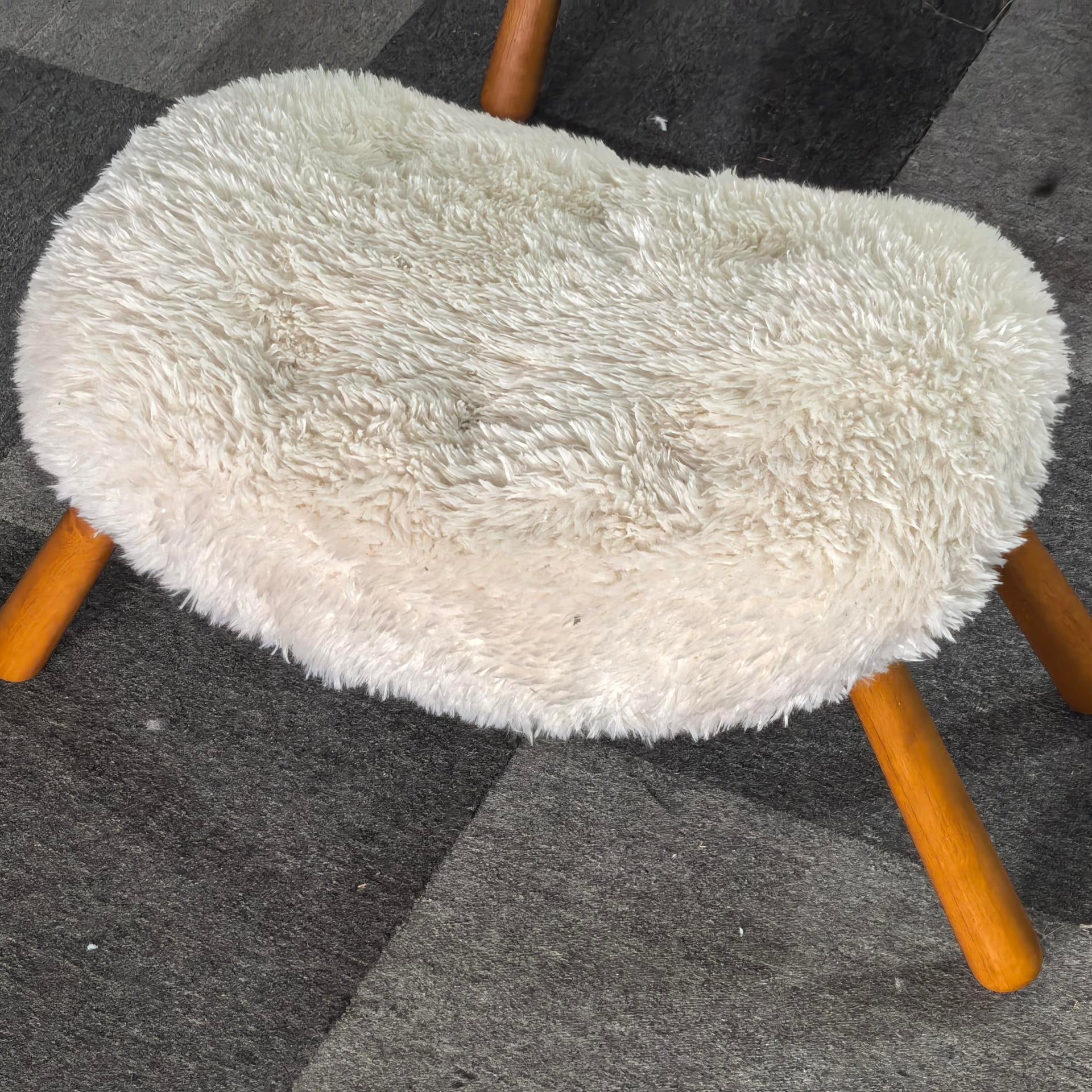 Cloud-Shaped Faux Fur Ottoman with Solid Oak Legs