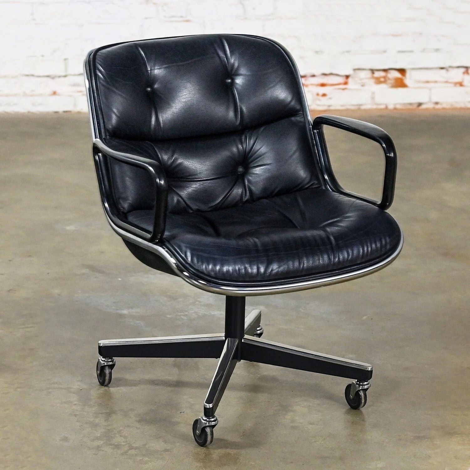 Mid-Century Modern Executive Chair - Height-Adjustable with Silent Casters