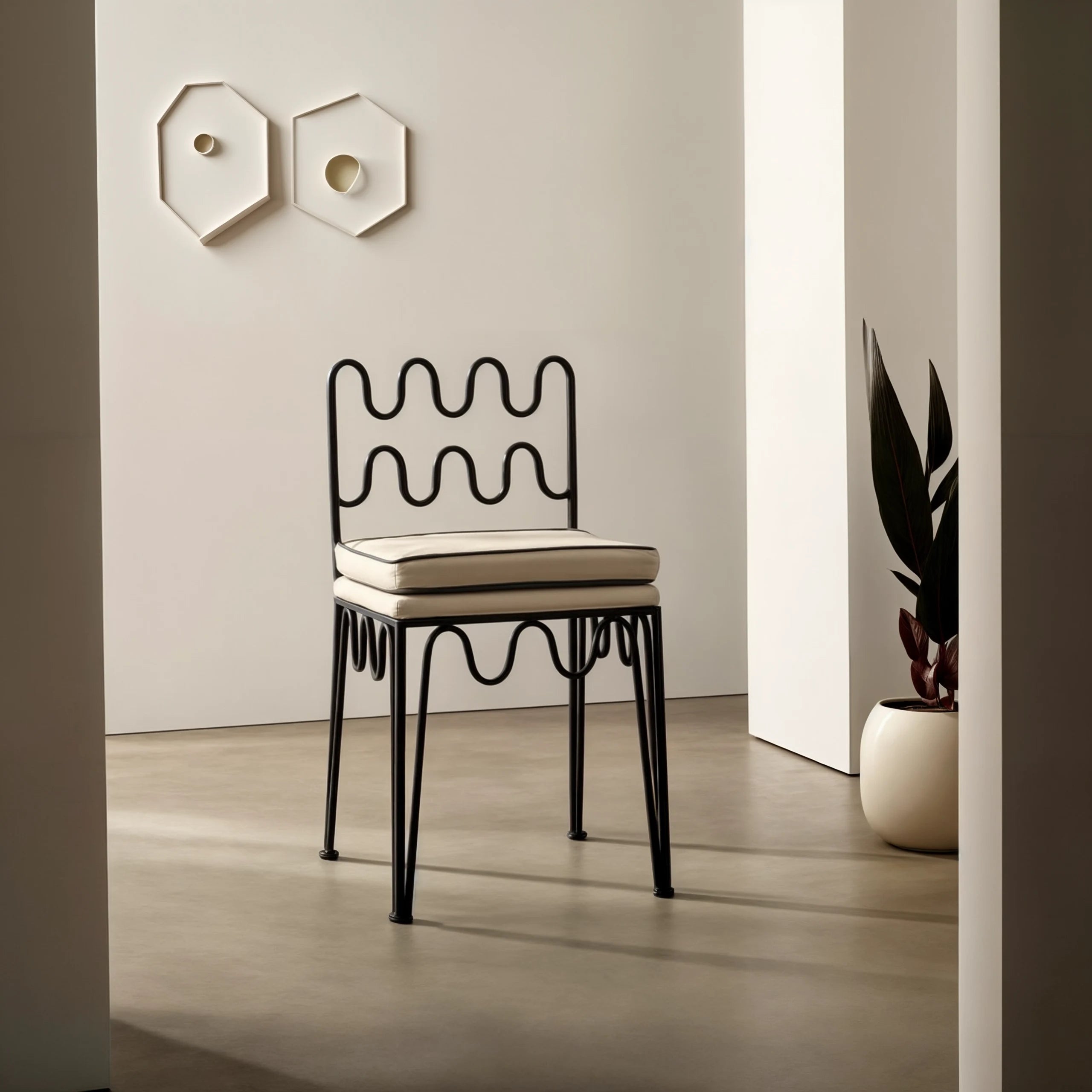Artistic Wavy Silhouette Mahón Dining Chair