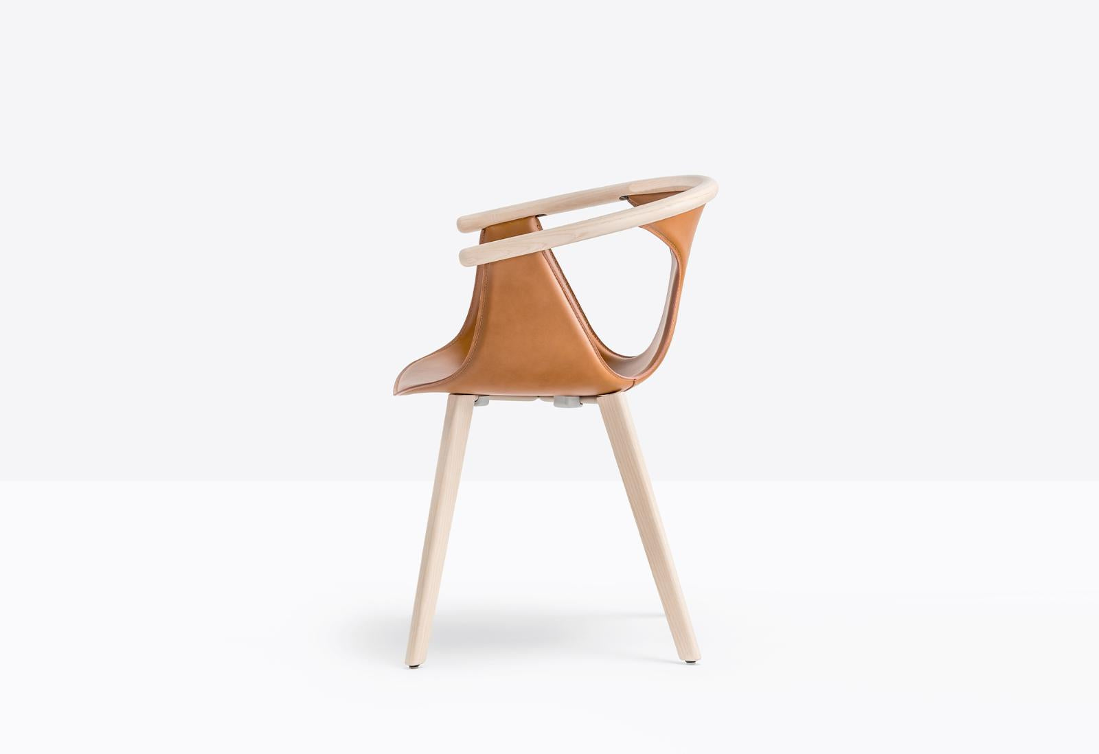 Fox Chair with Matte Black Metal Legs and Ergonomic Contour