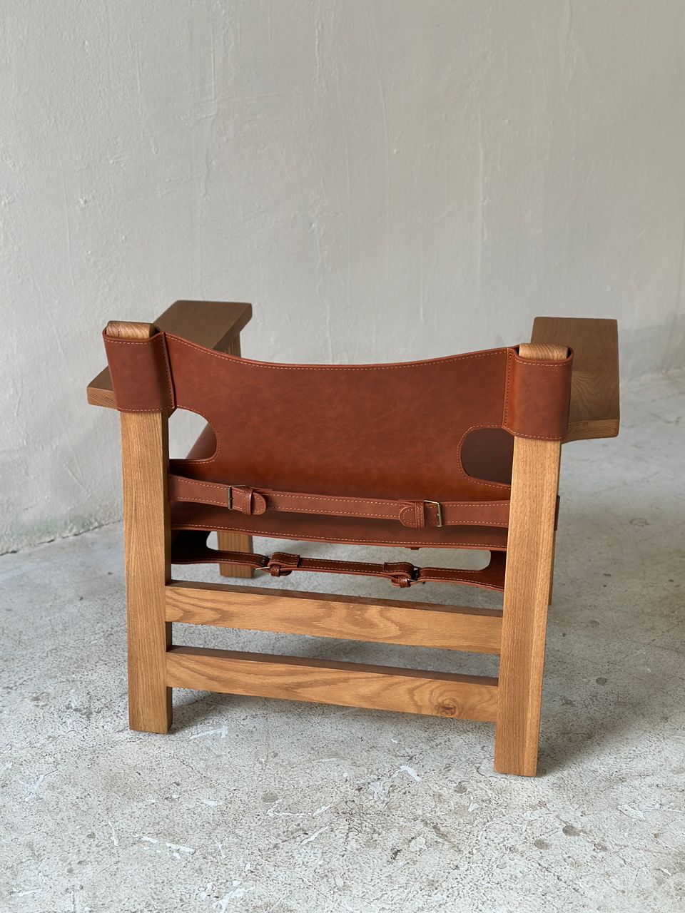 The Spanish Chair | Børge Mogensen Replica | Solid Wood& Saddle Leather Lounge Chair