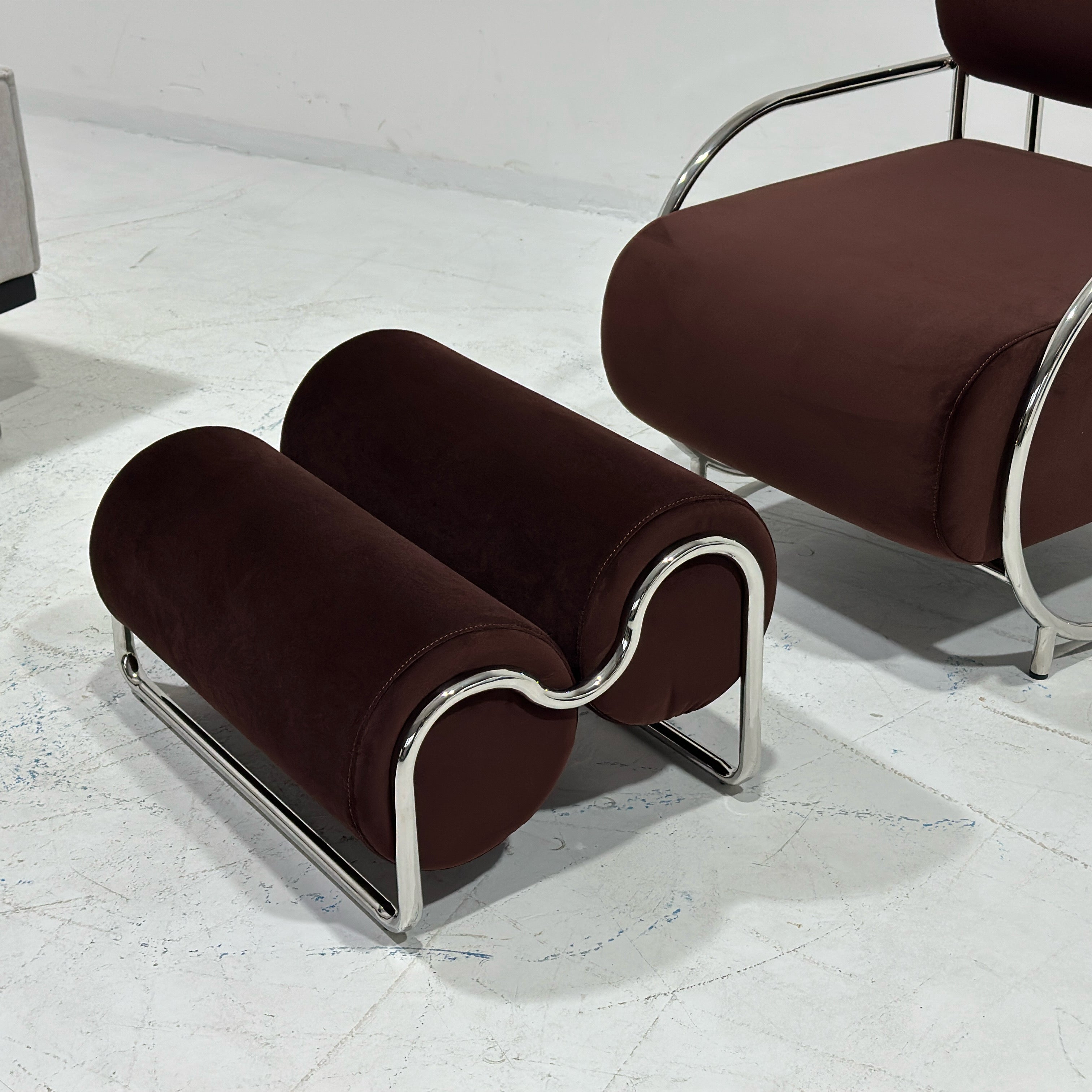 Chromeo Armchair with footrest (Sorrento)