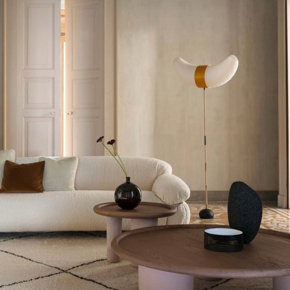 Stunning Sesann Frattini, a sofa blending traditional and modern styles.