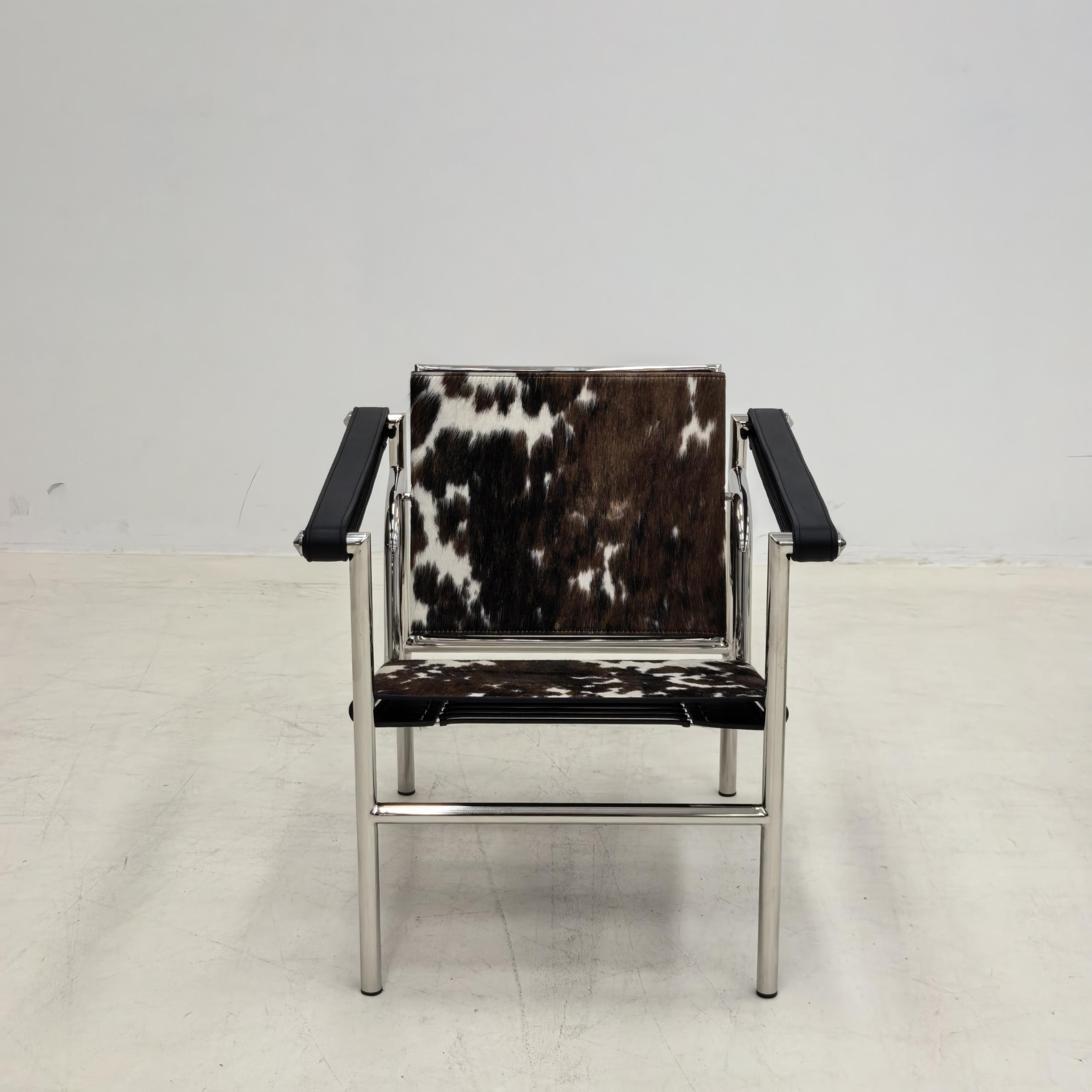Wassily Chair | Iconic Bauhaus Tubular Metal & Cowhide Armchair
