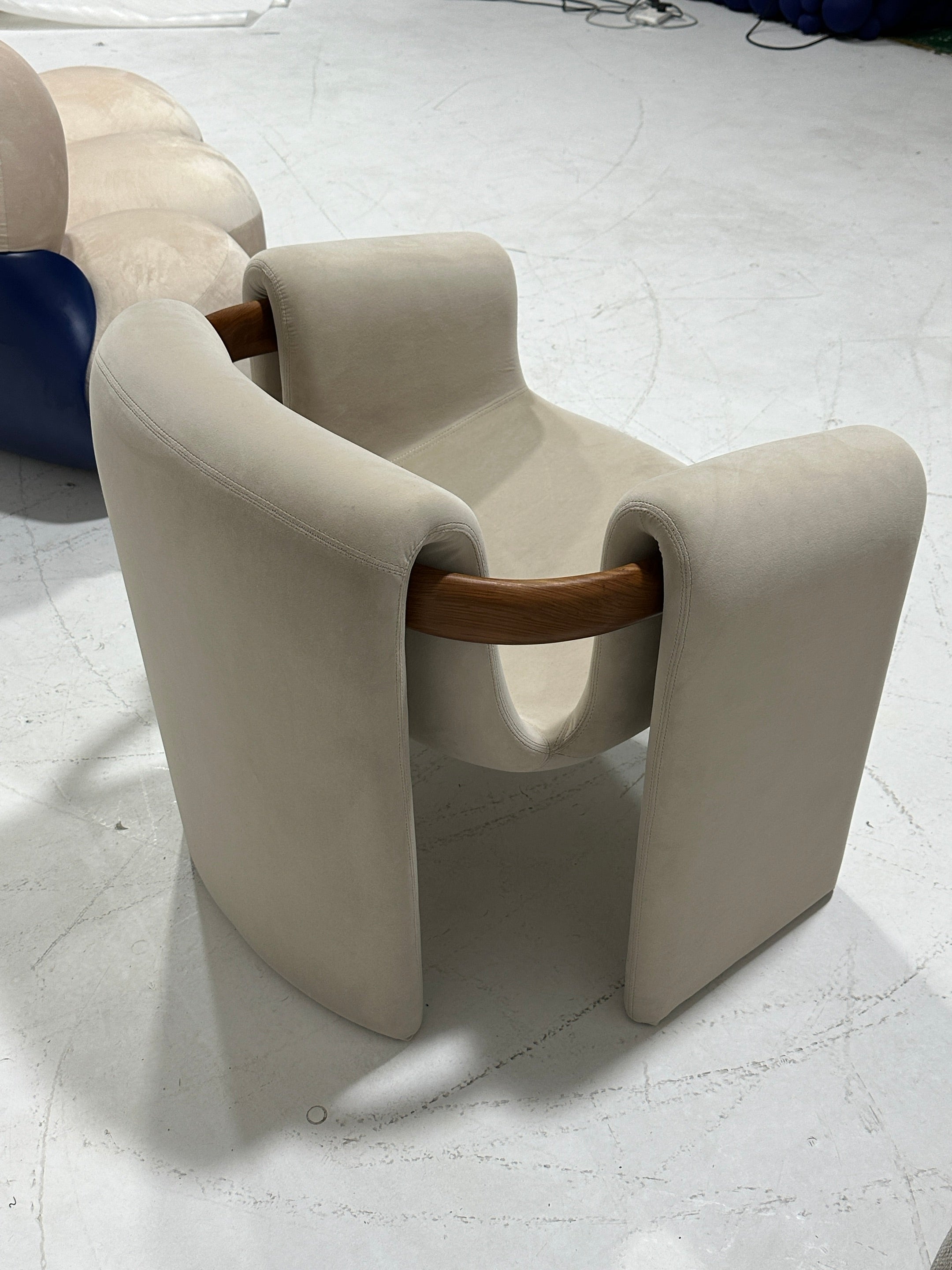 Sari Lounge Armchair - Modern Italian Sculptural Comfort