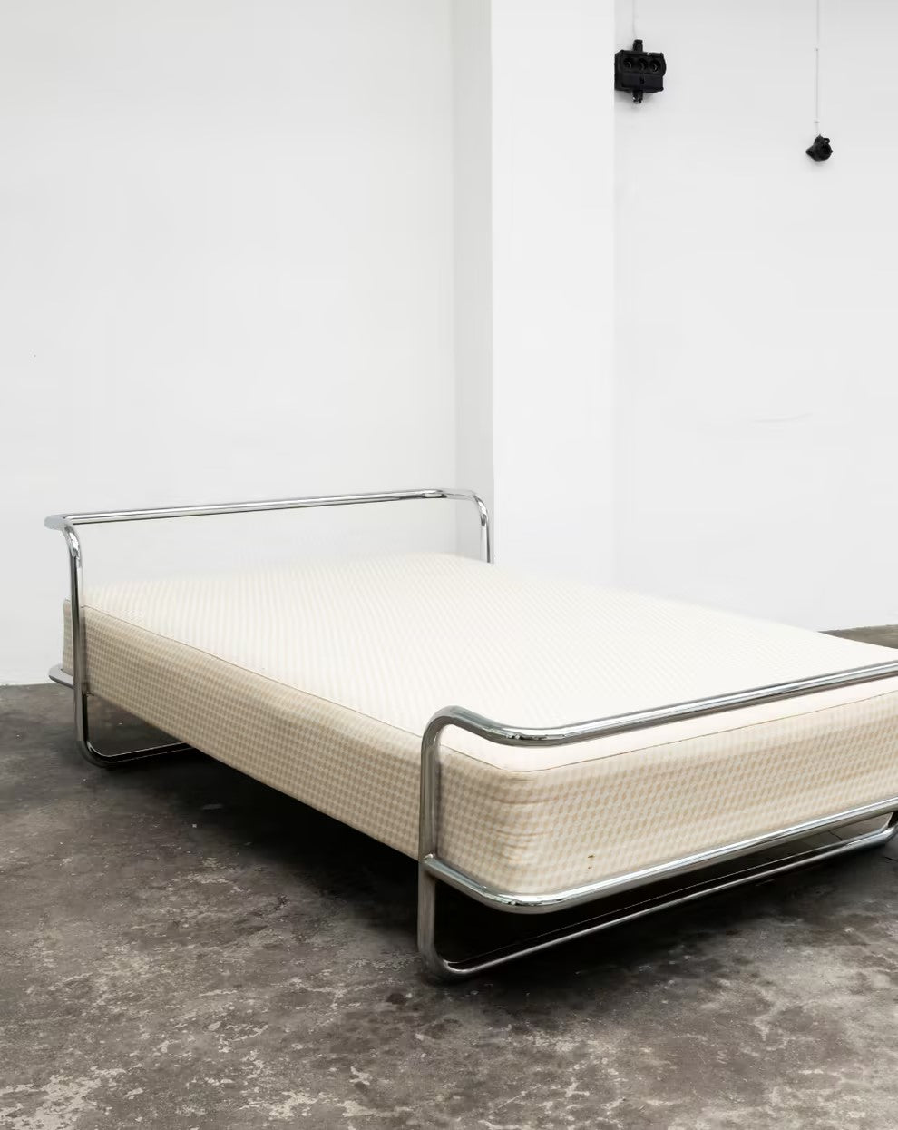 Vintara Design Kromvik Replica Bed