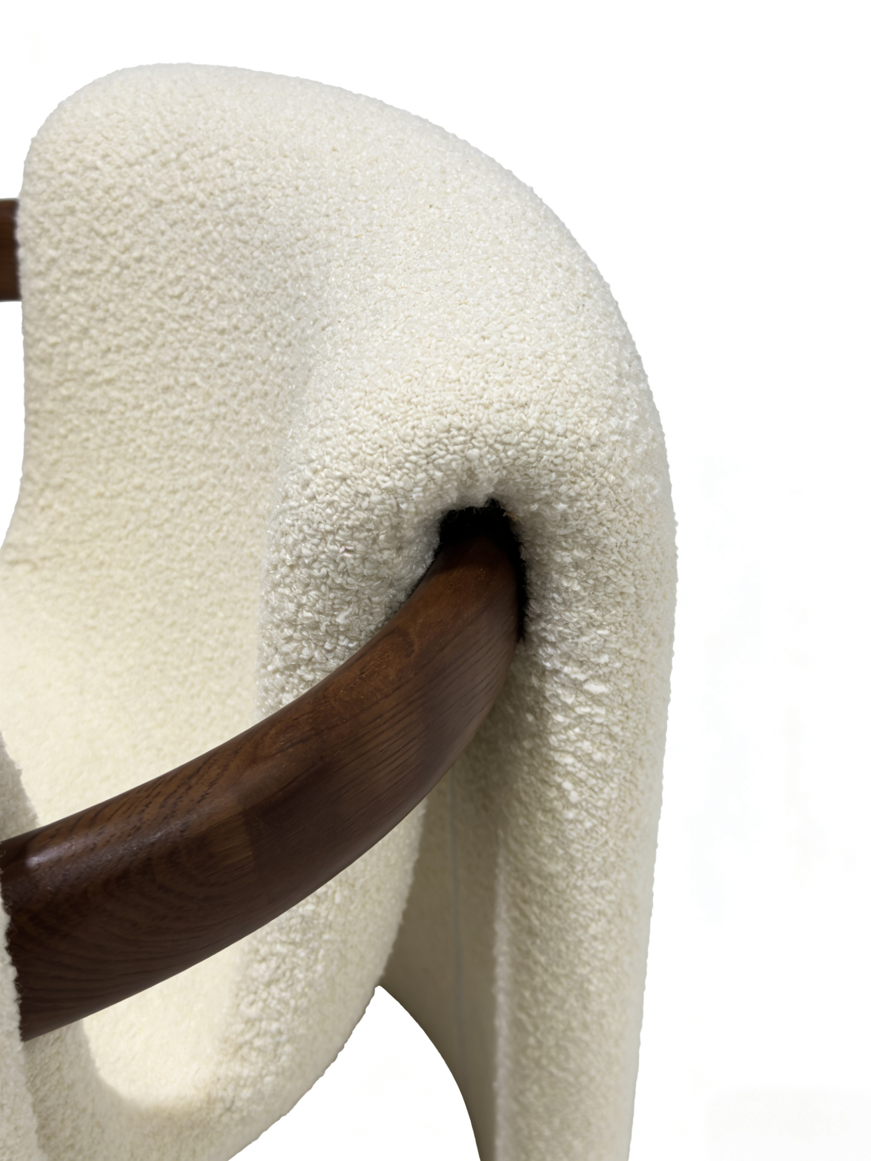 Sari Lounge Armchair - Modern Italian Sculptural Comfort