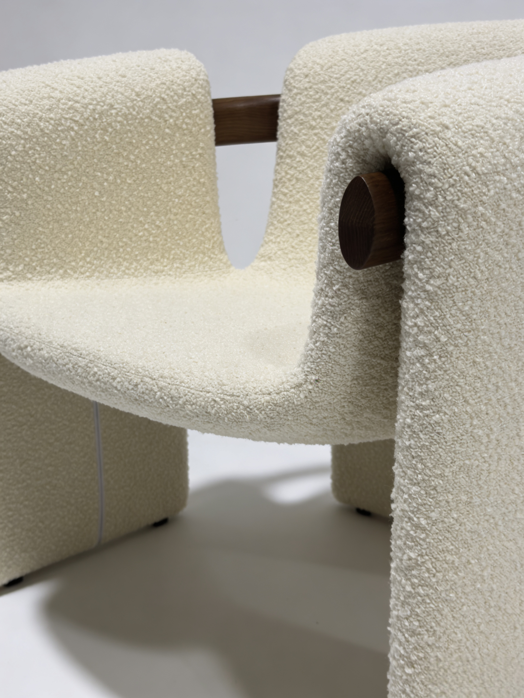 Sari Lounge Armchair - Modern Italian Sculptural Comfort