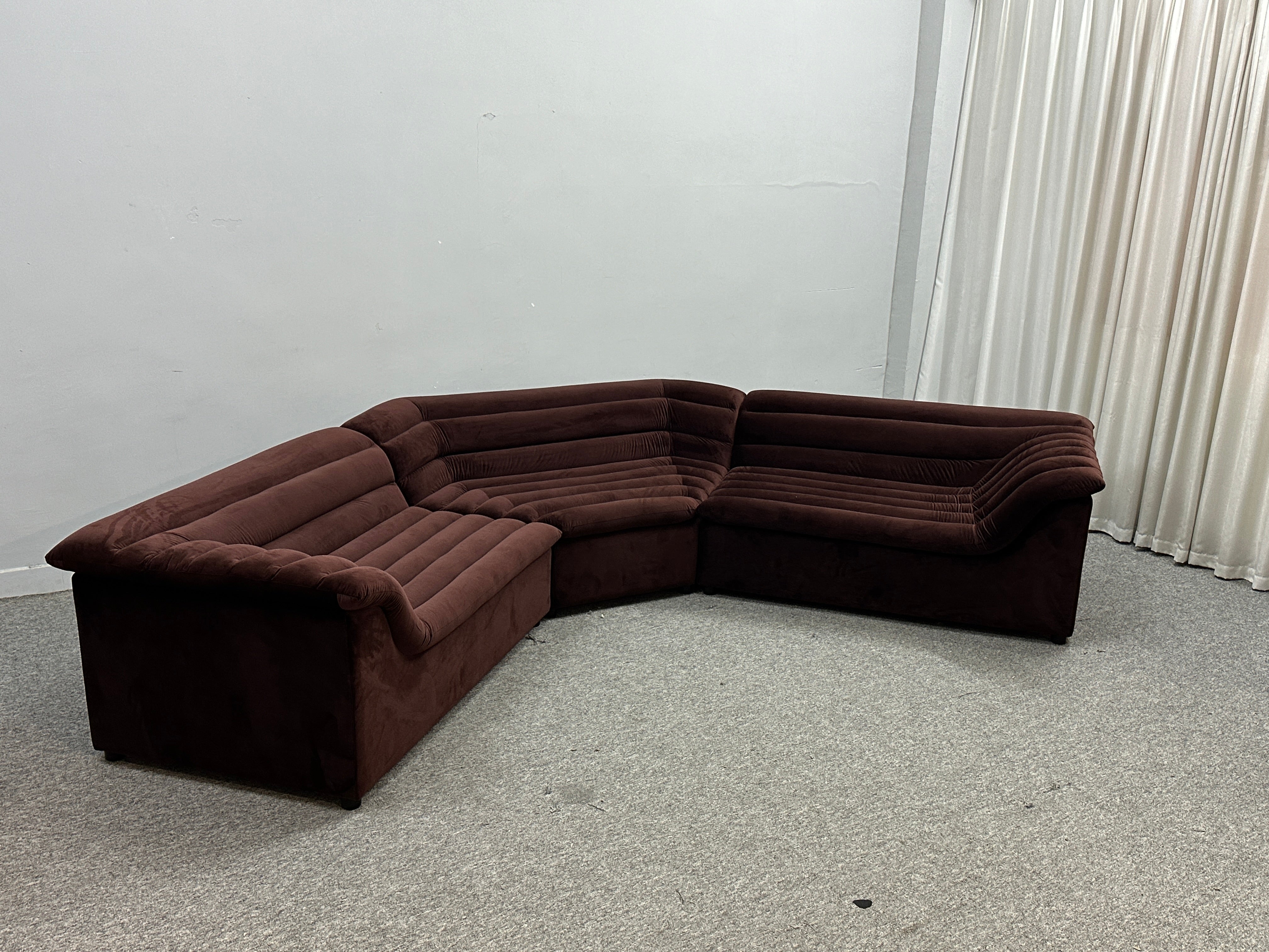 Float Sectional sofa curved