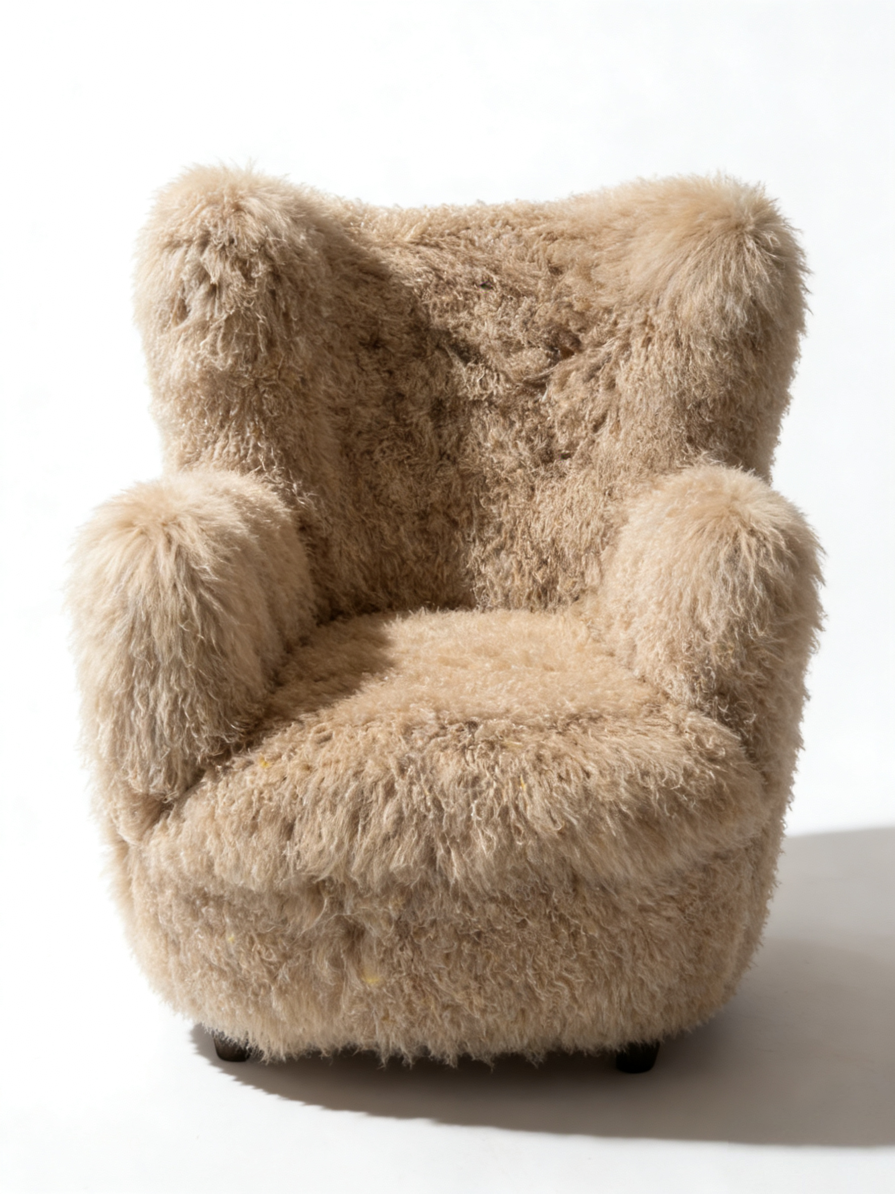 Yeti Armchair in Natural Sheepskin: Where Luxury Meets Cozy Comfort