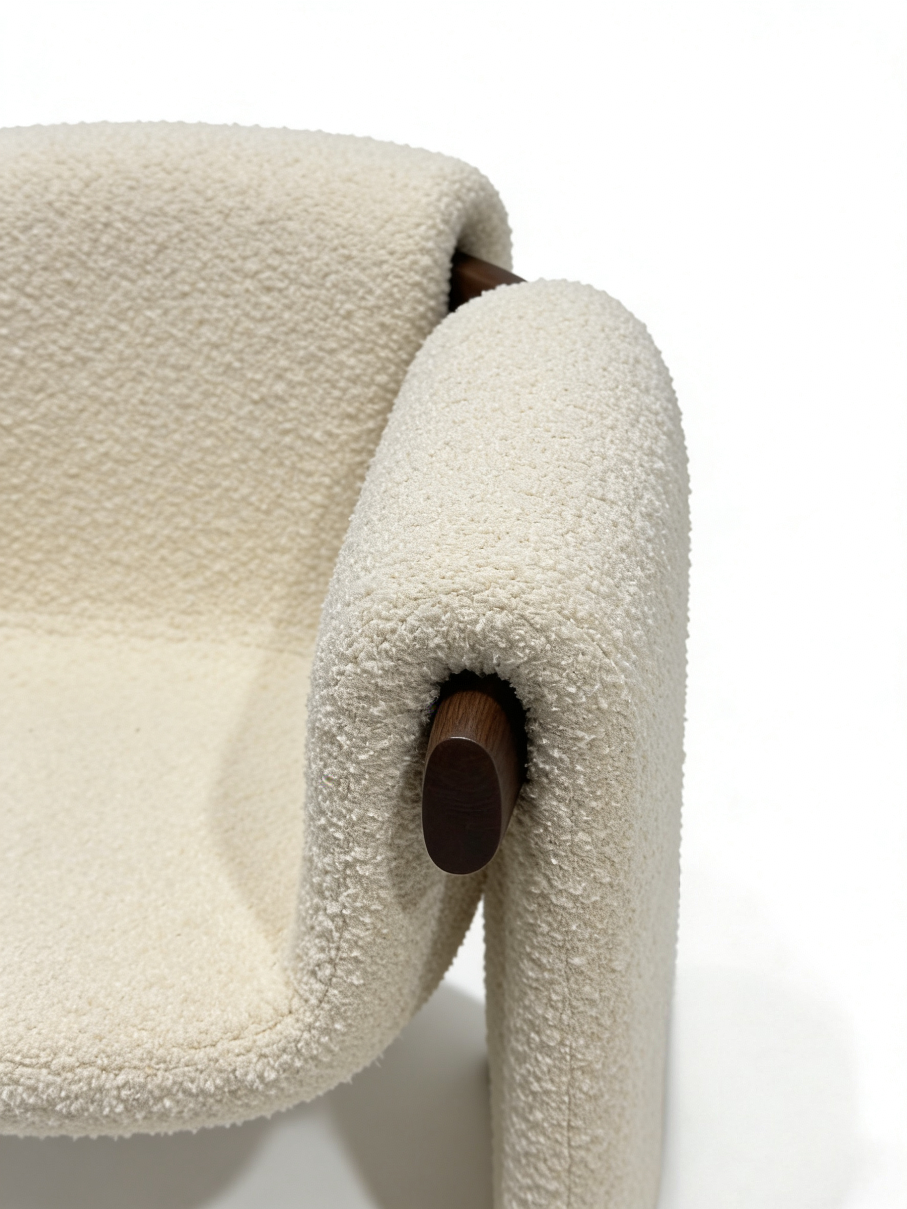 Sari Lounge Armchair - Modern Italian Sculptural Comfort