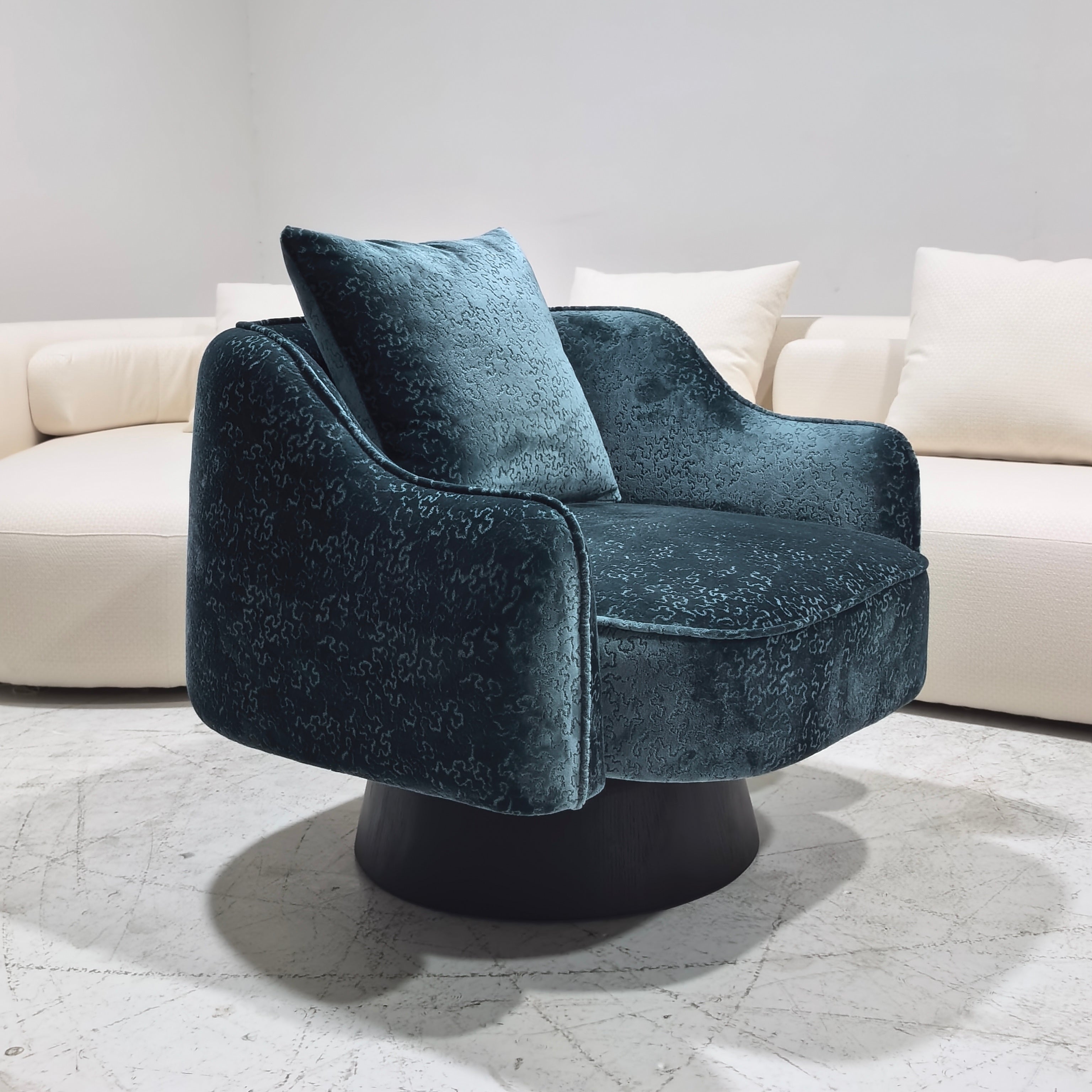 SORE Armchair Replica – Iconic Modernist Design