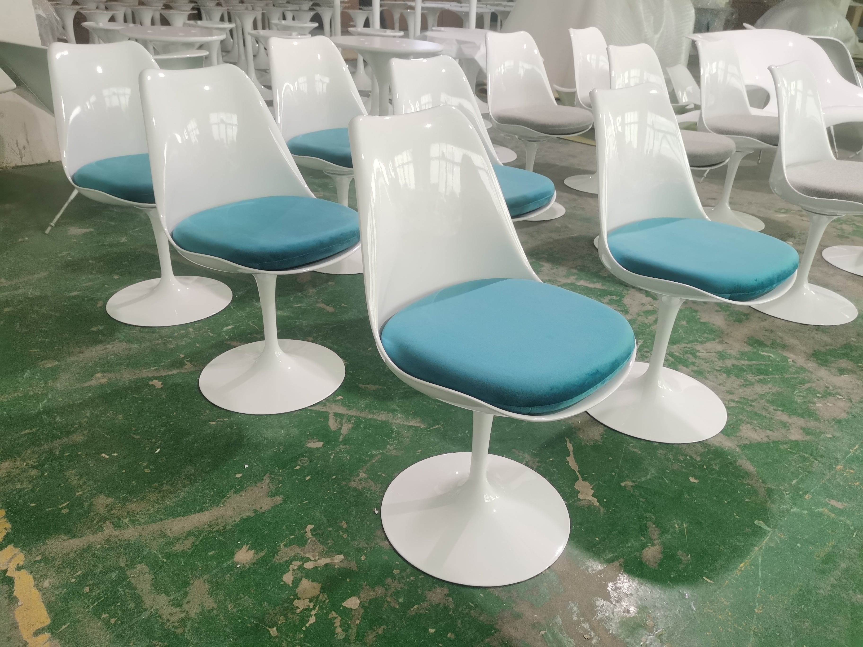 Tulip Chair - Fibreglass - Moroccan Blue - White