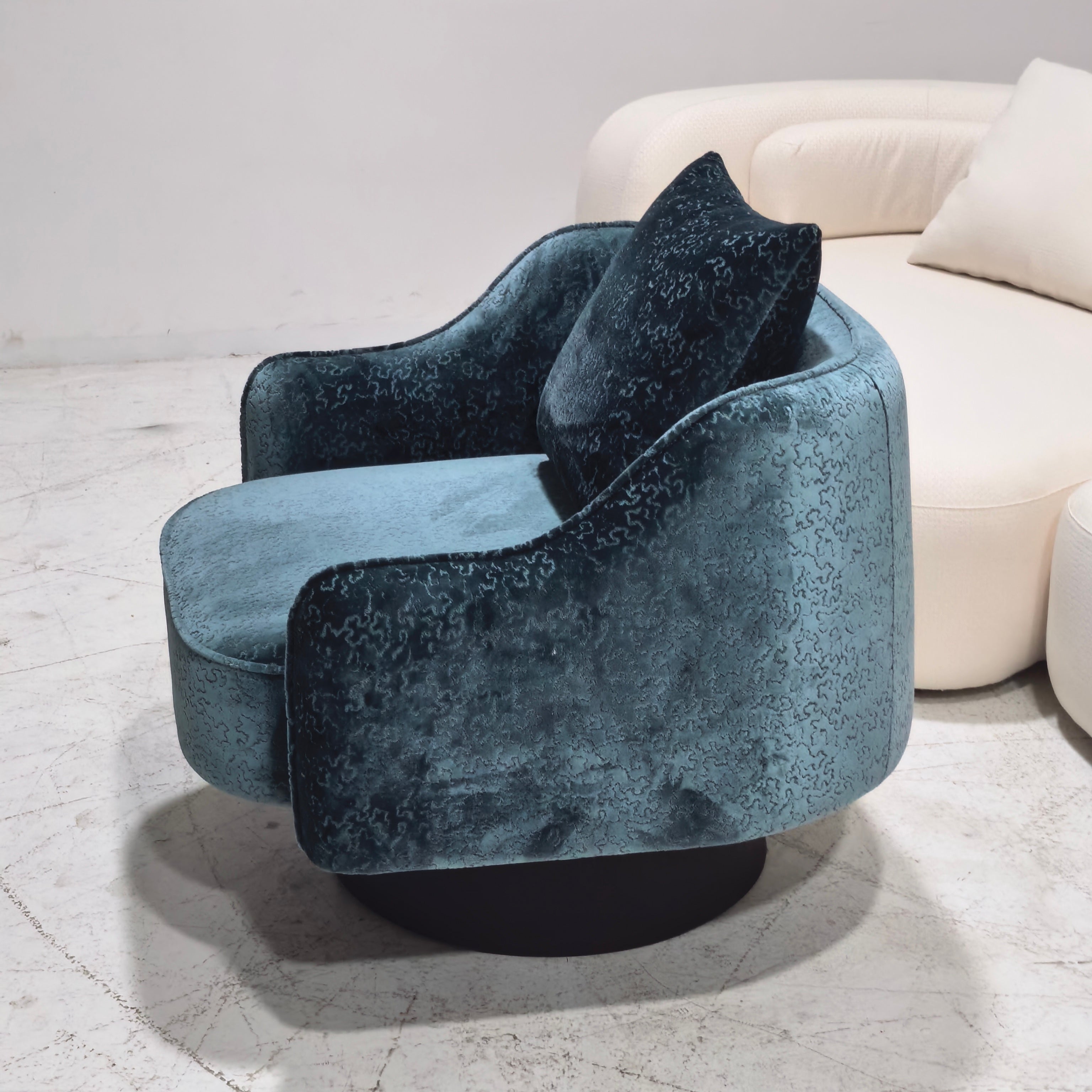 SORE Armchair Replica – Iconic Modernist Design