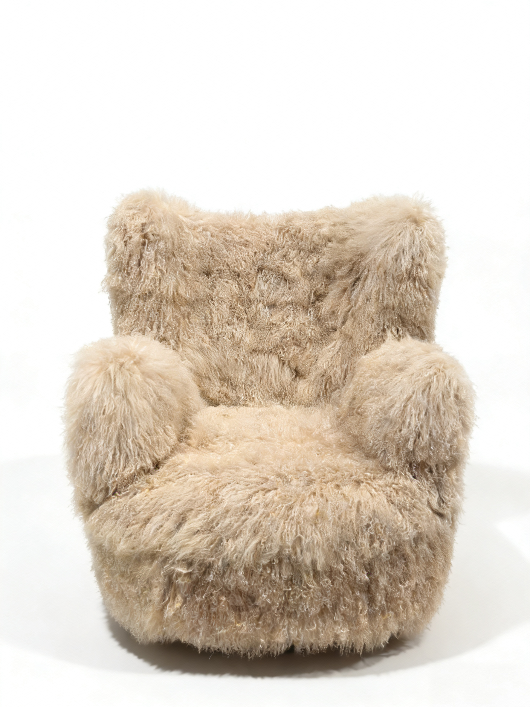 Yeti Armchair in Natural Sheepskin: Where Luxury Meets Cozy Comfort