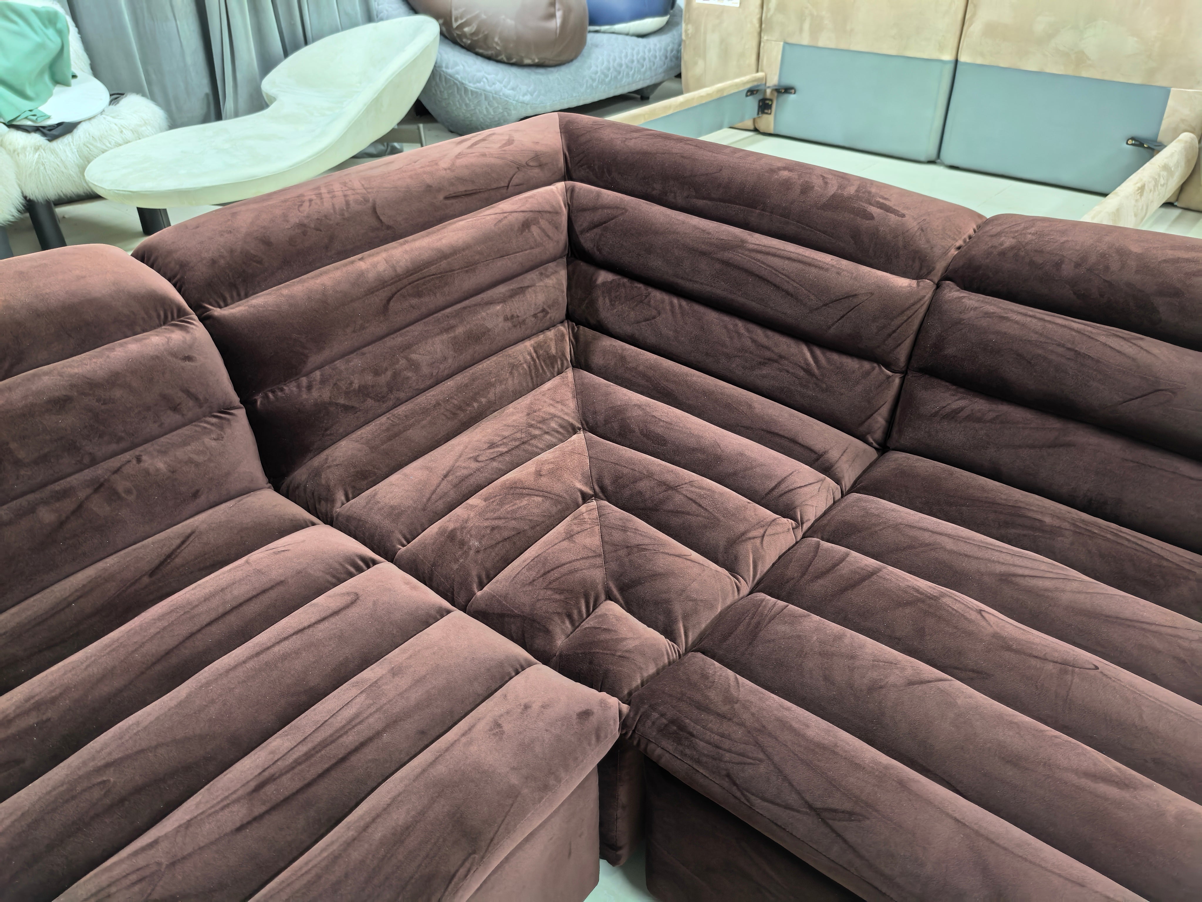 Float Sectional sofa curved
