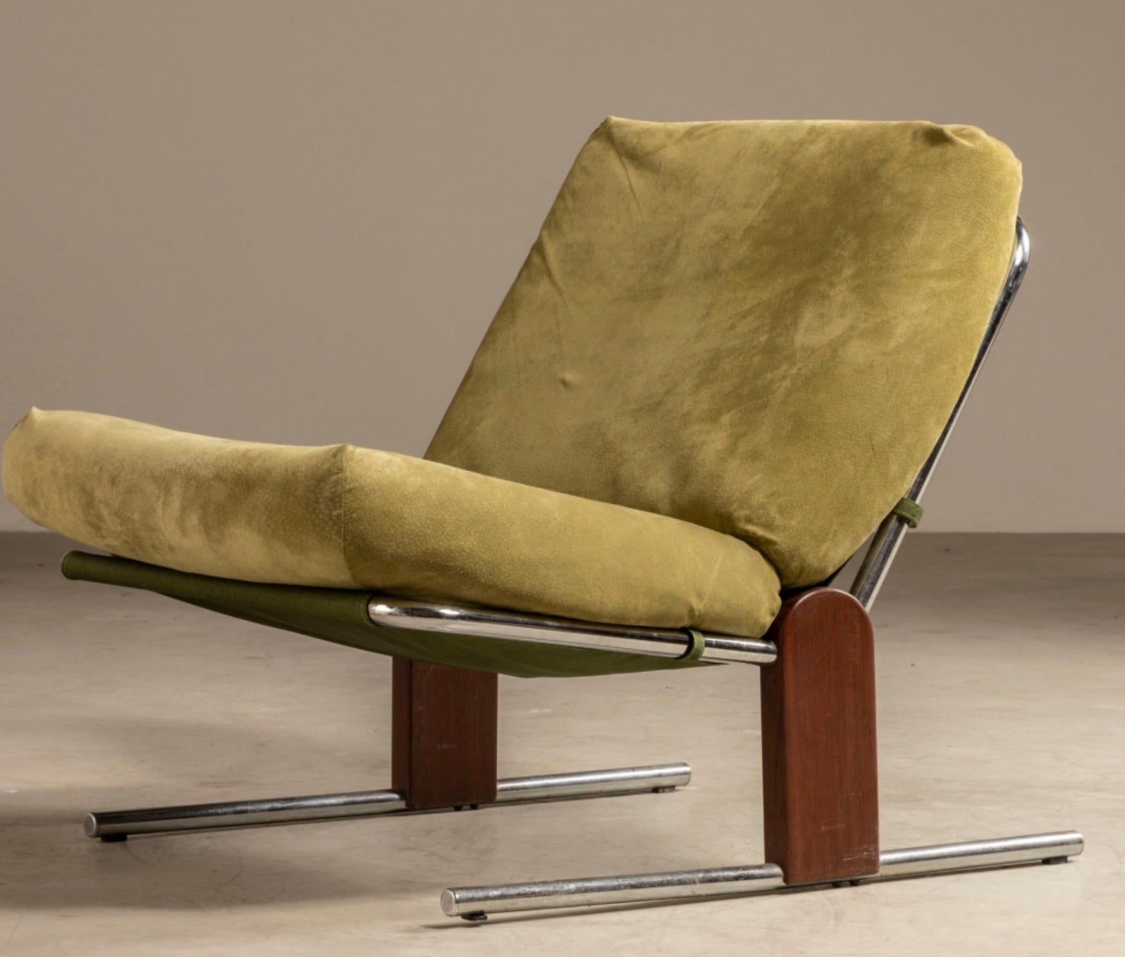 Contempo Lounge Chair: Mid-Century Modern Sophistication