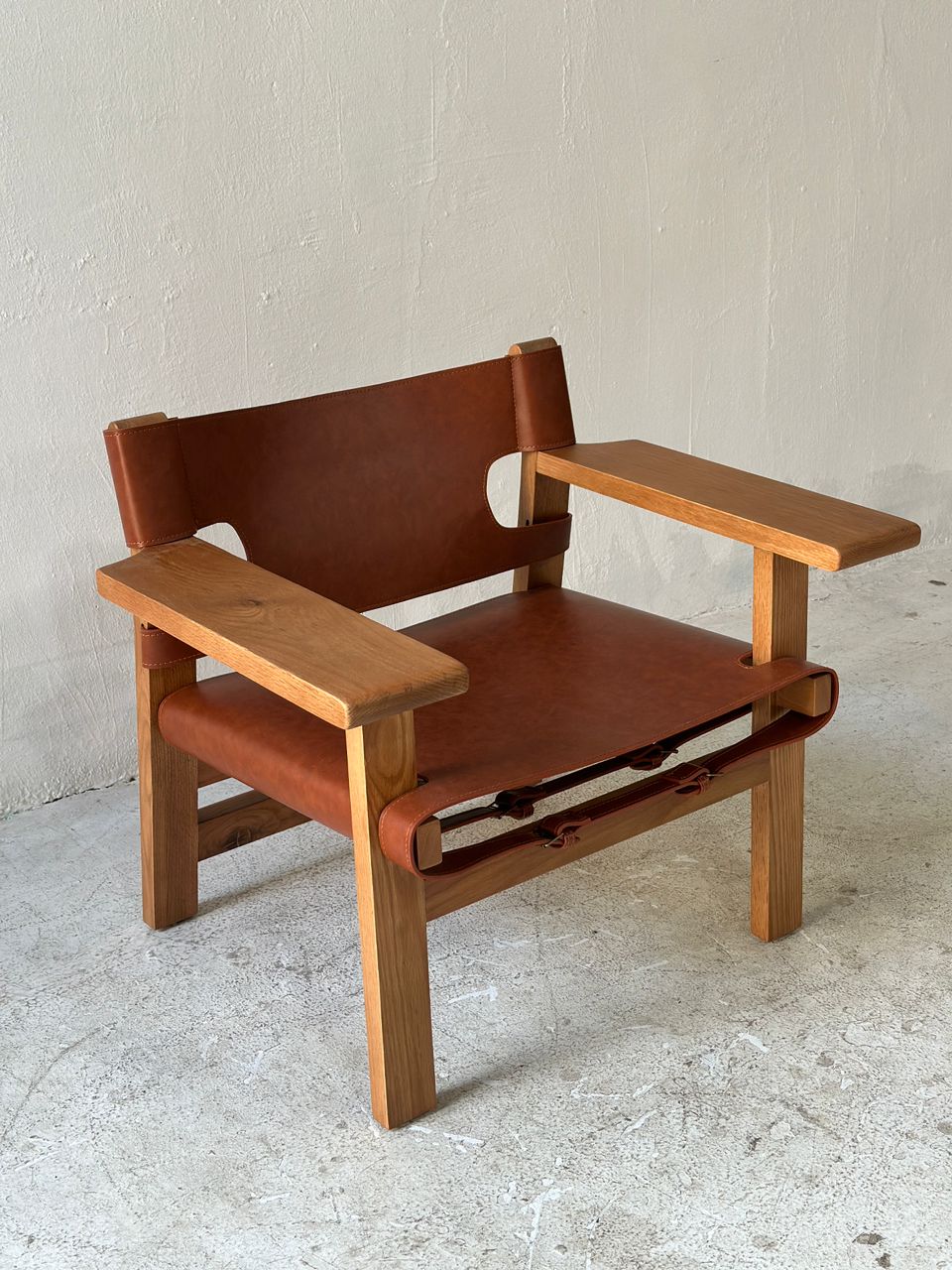 The Spanish Chair | Børge Mogensen Replica | Solid Wood& Saddle Leather Lounge Chair