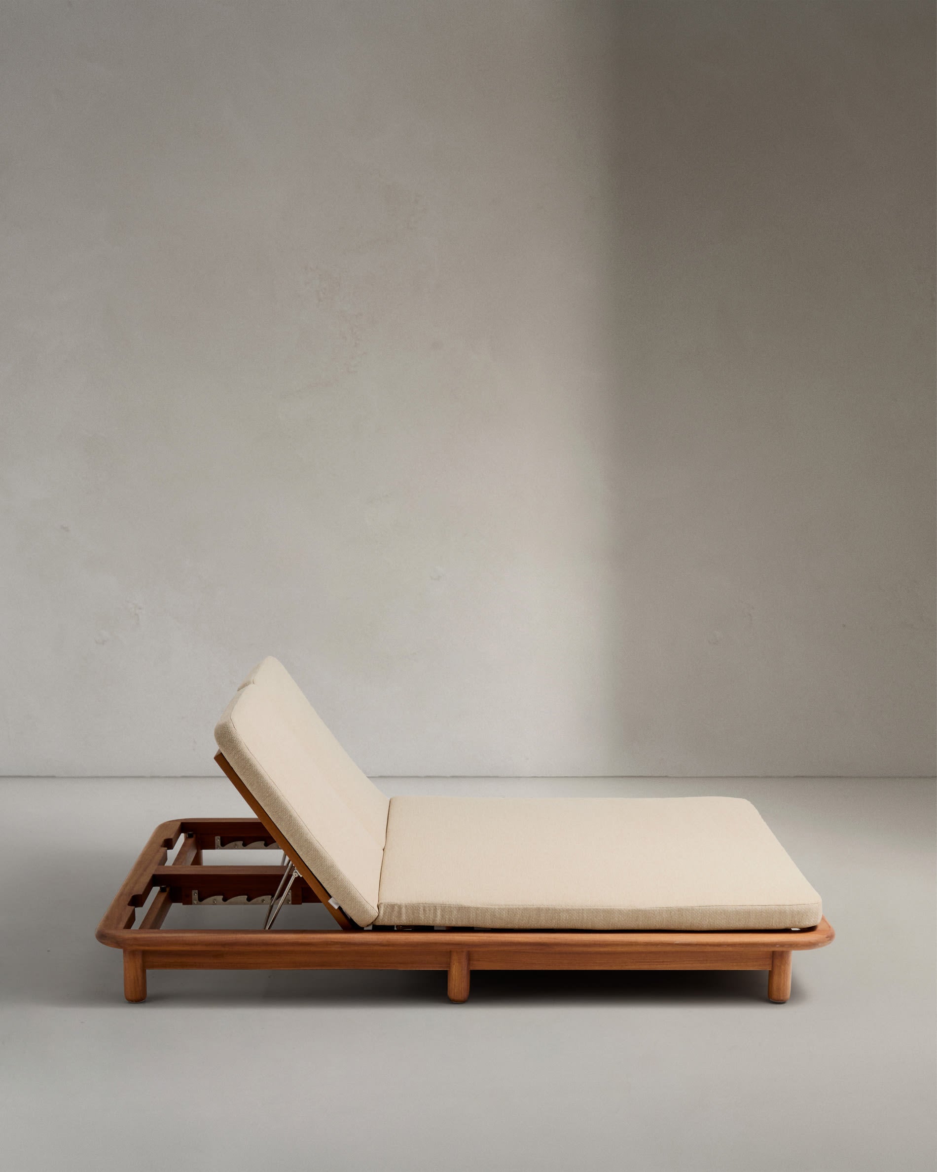 Weather-Resistant Turqueta Sun Lounger with Quick-Drying Cushions