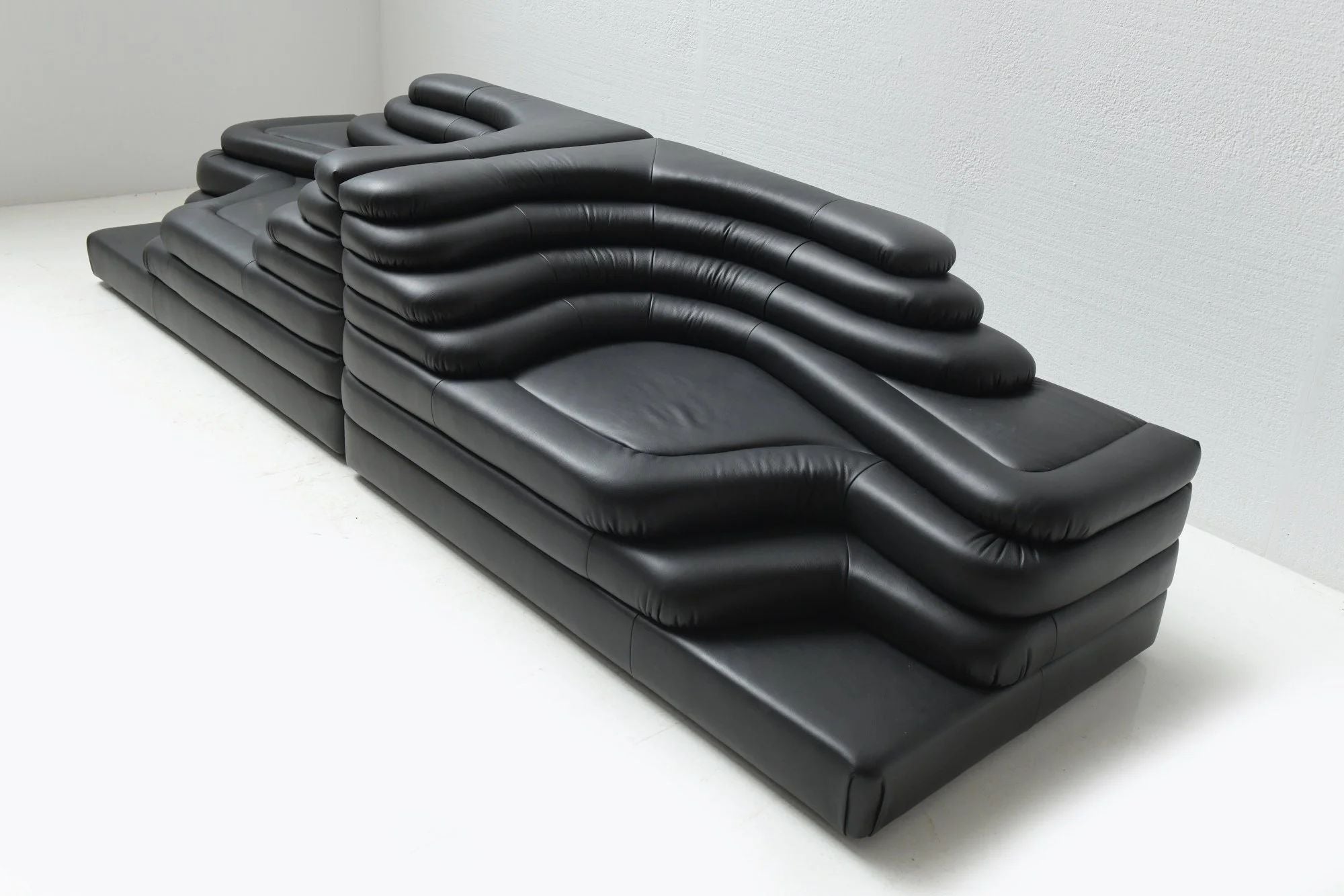 ds-1025-terrazza-sofa-sculptural-black-leather
