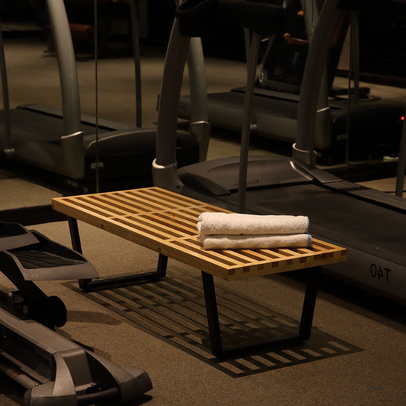 Banc à lattes en bois moderne du milieu du siècle dans le style de George Nelson