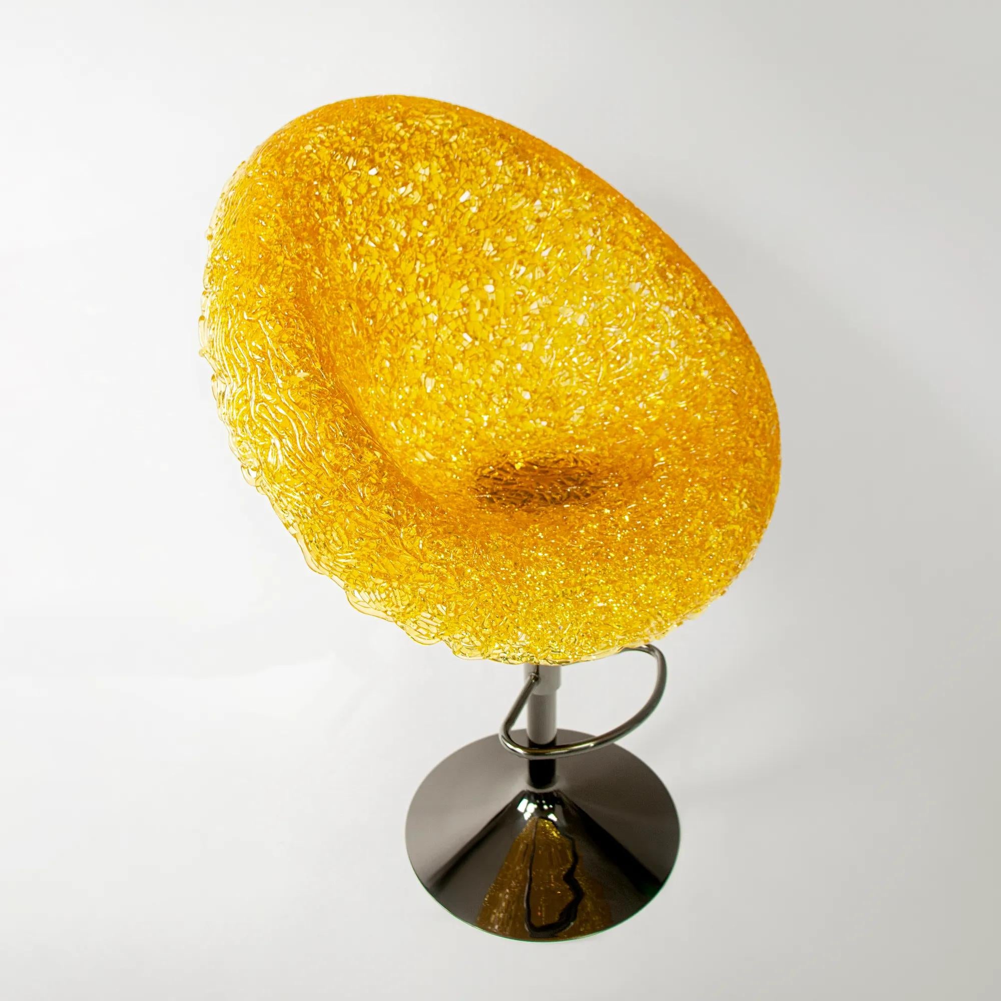 love-nest-chair-egg-shaped-transparent
