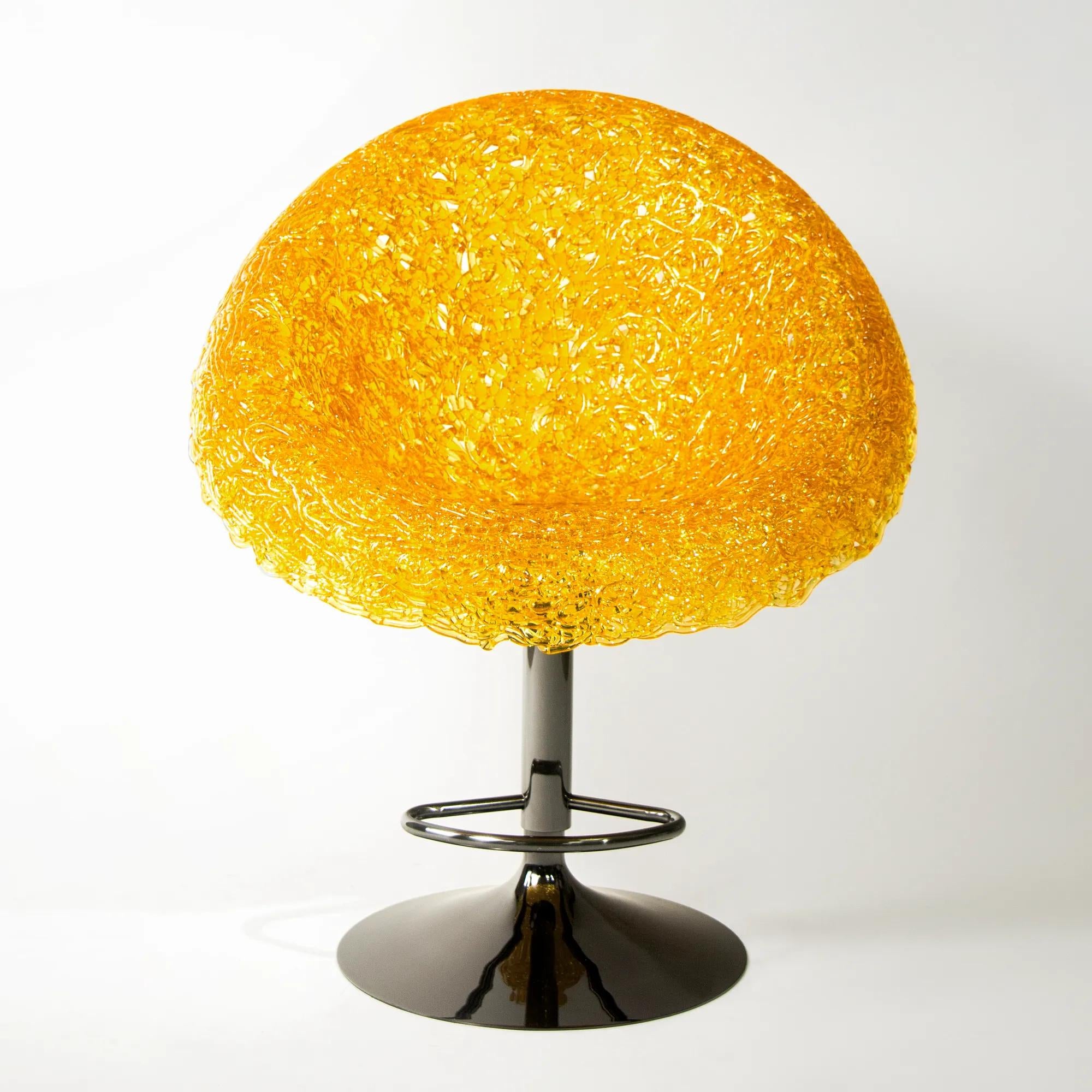 modern-egg-accent-chair-living-room
