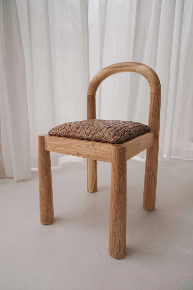 desa-dining-chair-natural-teak-front-view
