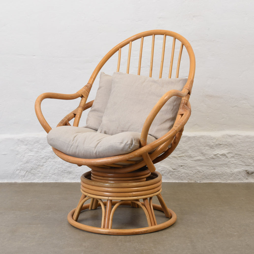rattan-swivel-lounge-chair-natural-front-view
