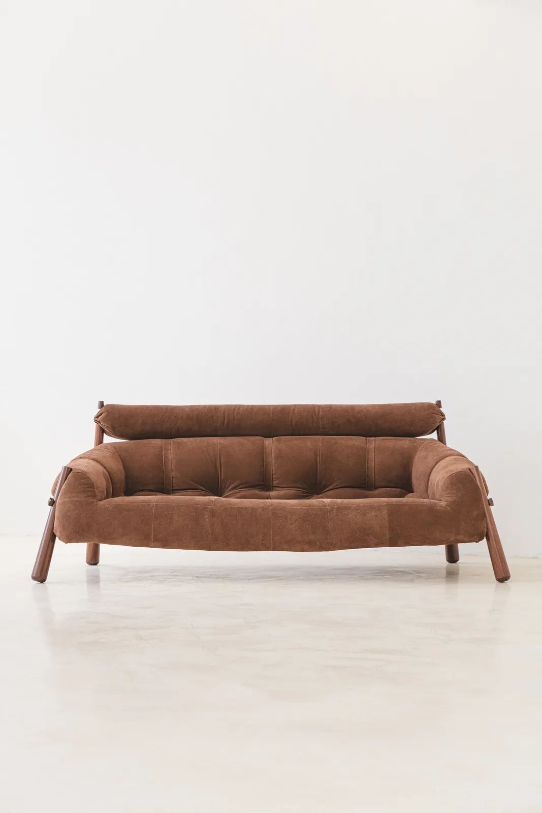 210cm-mp-81-sofa-solid-walnut-frame
