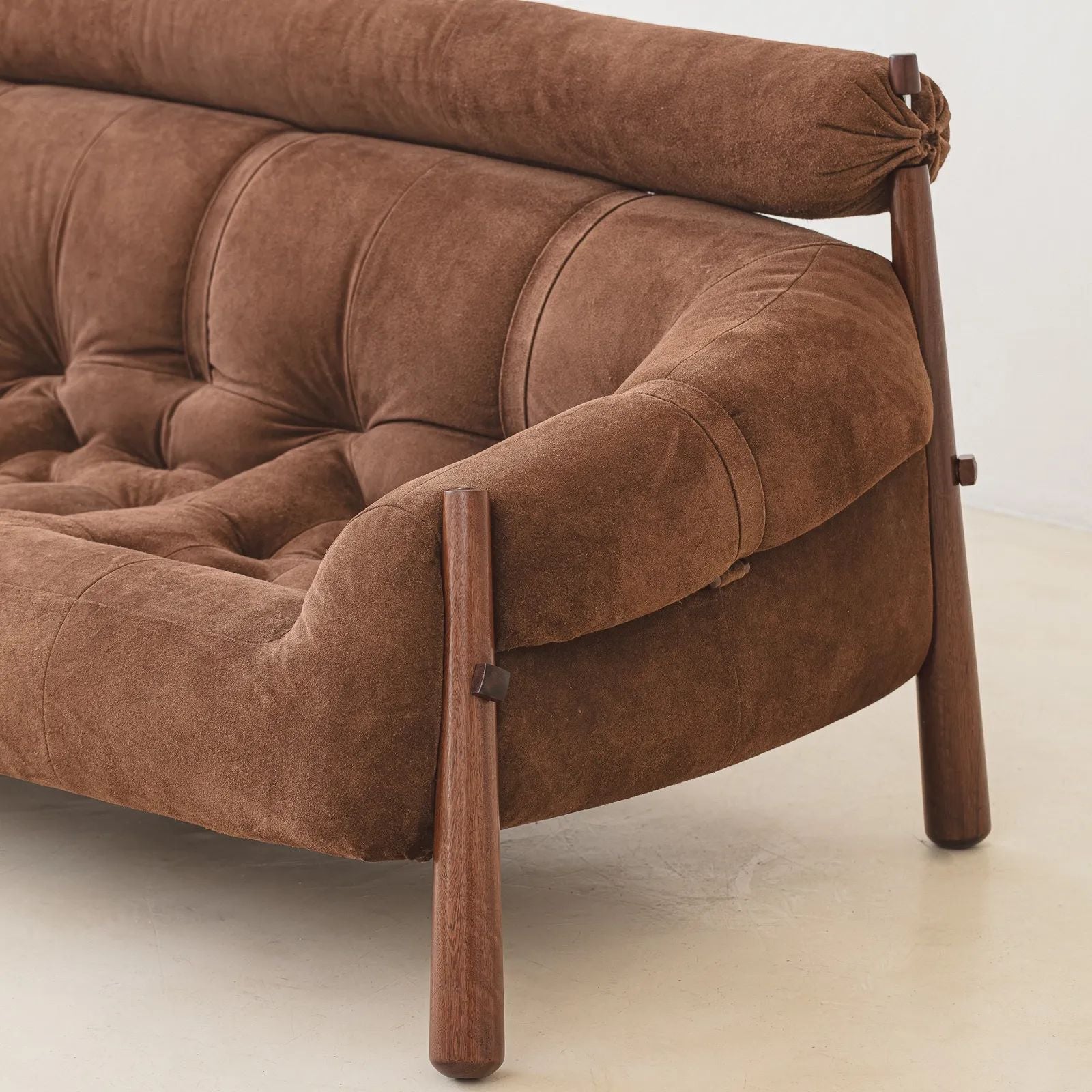 mid-century-brazilian-mp-81-sofa-side-view
