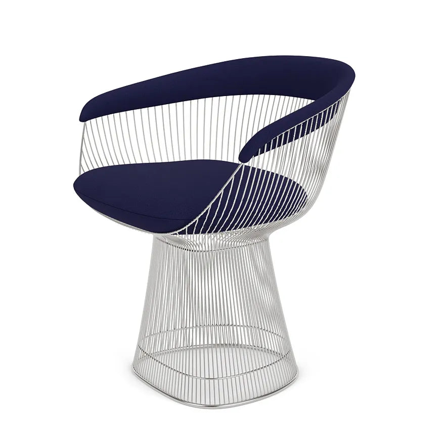 Classic Platner dining chair, designed for comfort and modern aesthetics.