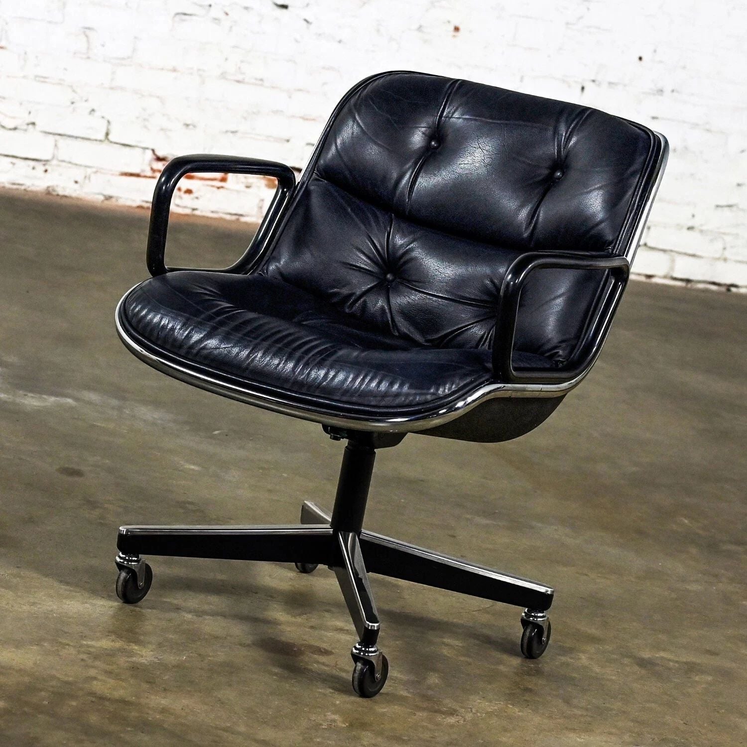 Vintara Design Executive Office Chair - 67×72×78.5 cm 360° Swivel

