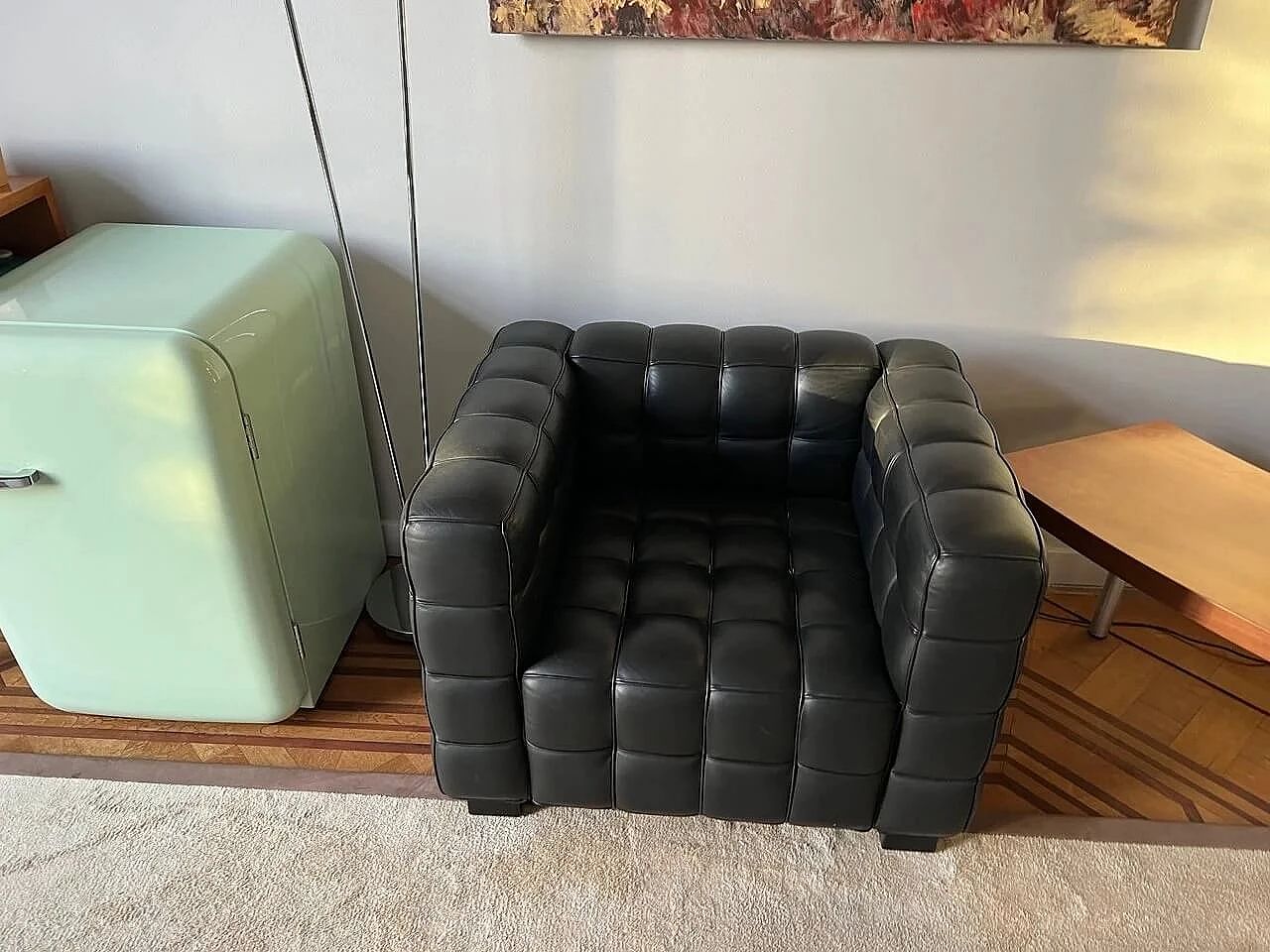 kubus-black-leather-armchair-josef-hoffmann-front-view

