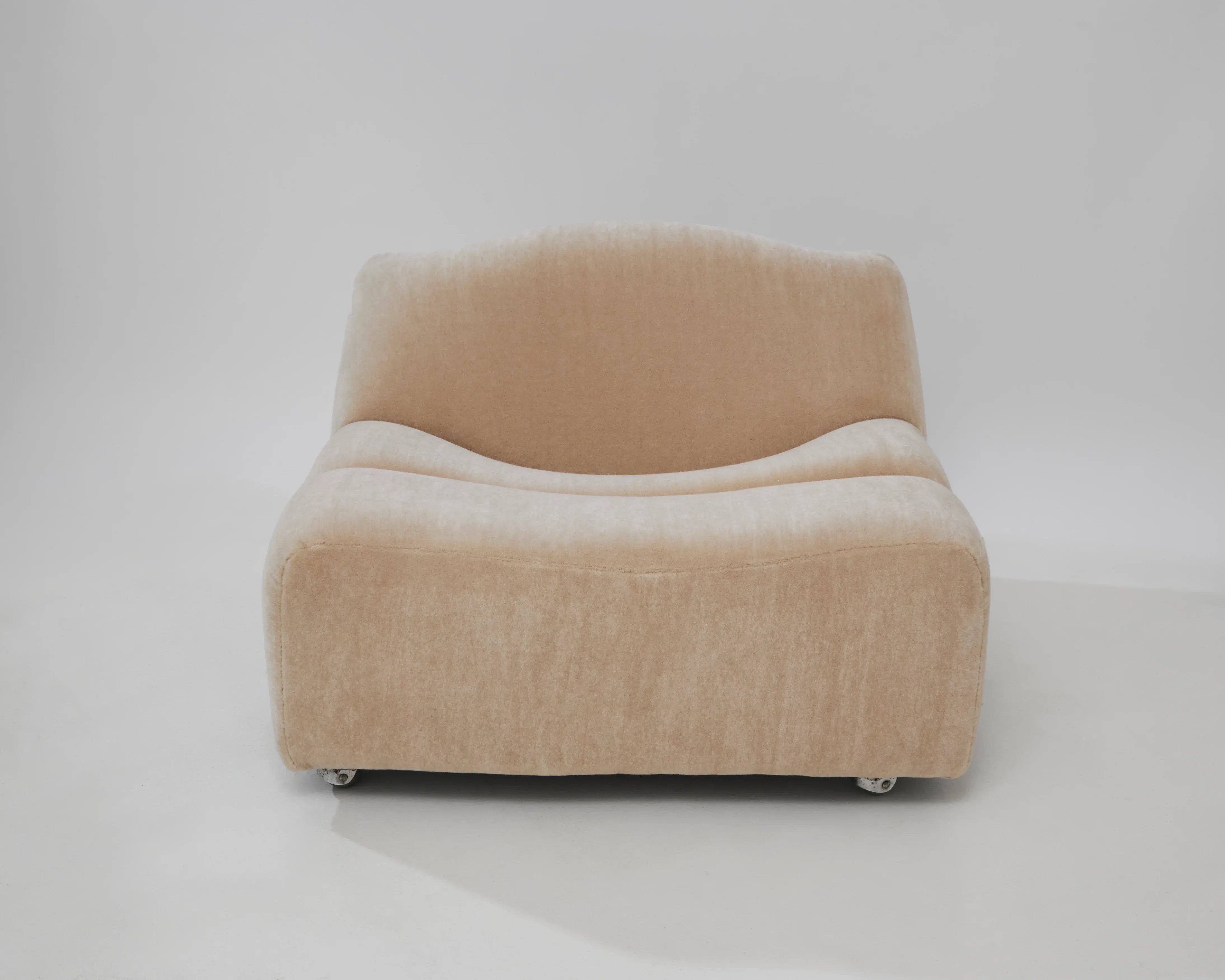 "Pierre Paulin's ABCD Chair with wave-shaped curves in mohair fabric"