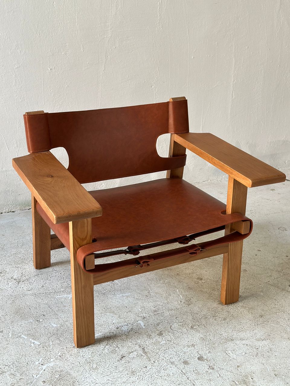 The Spanish Chair | Børge Mogensen Replica | Solid Wood& Saddle Leather Lounge Chair
