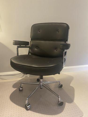 Executive Chair Review: Style Meets Comfort