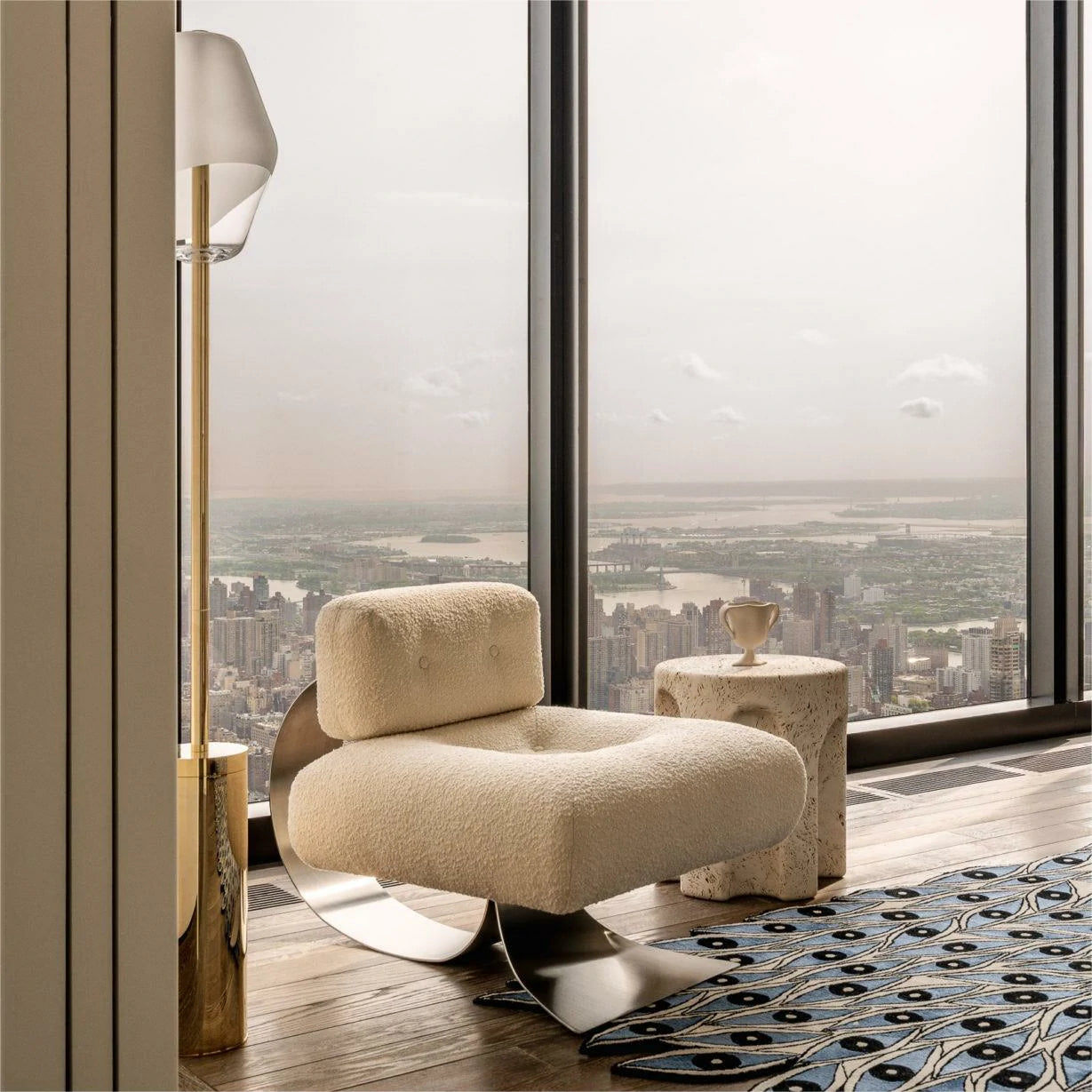 Sophisticated modern seating: Niemeyer Alta Lounge Chair