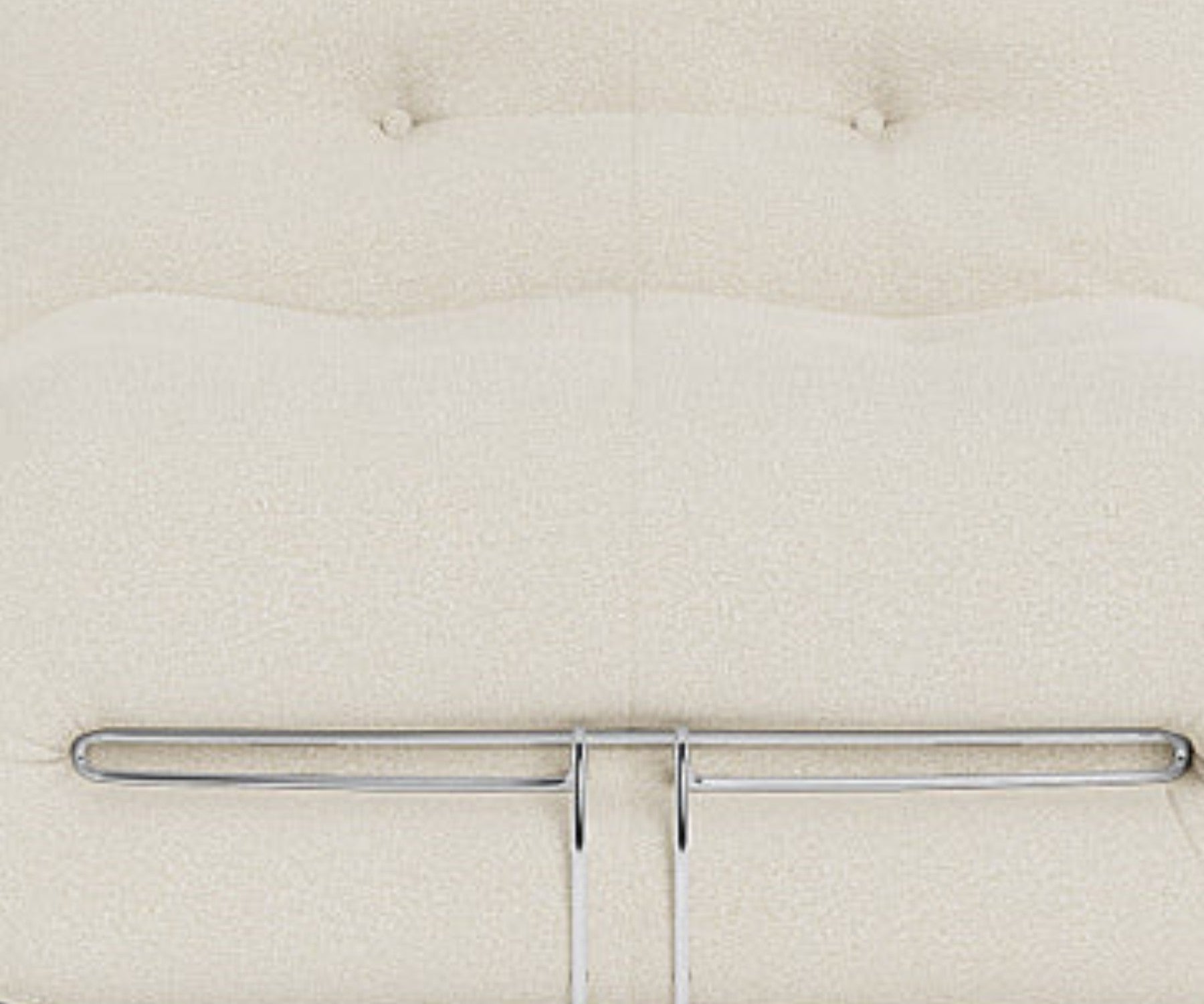 Artistic modular sofa featuring Soriana’s distinctive buttoned and clamped cushions.