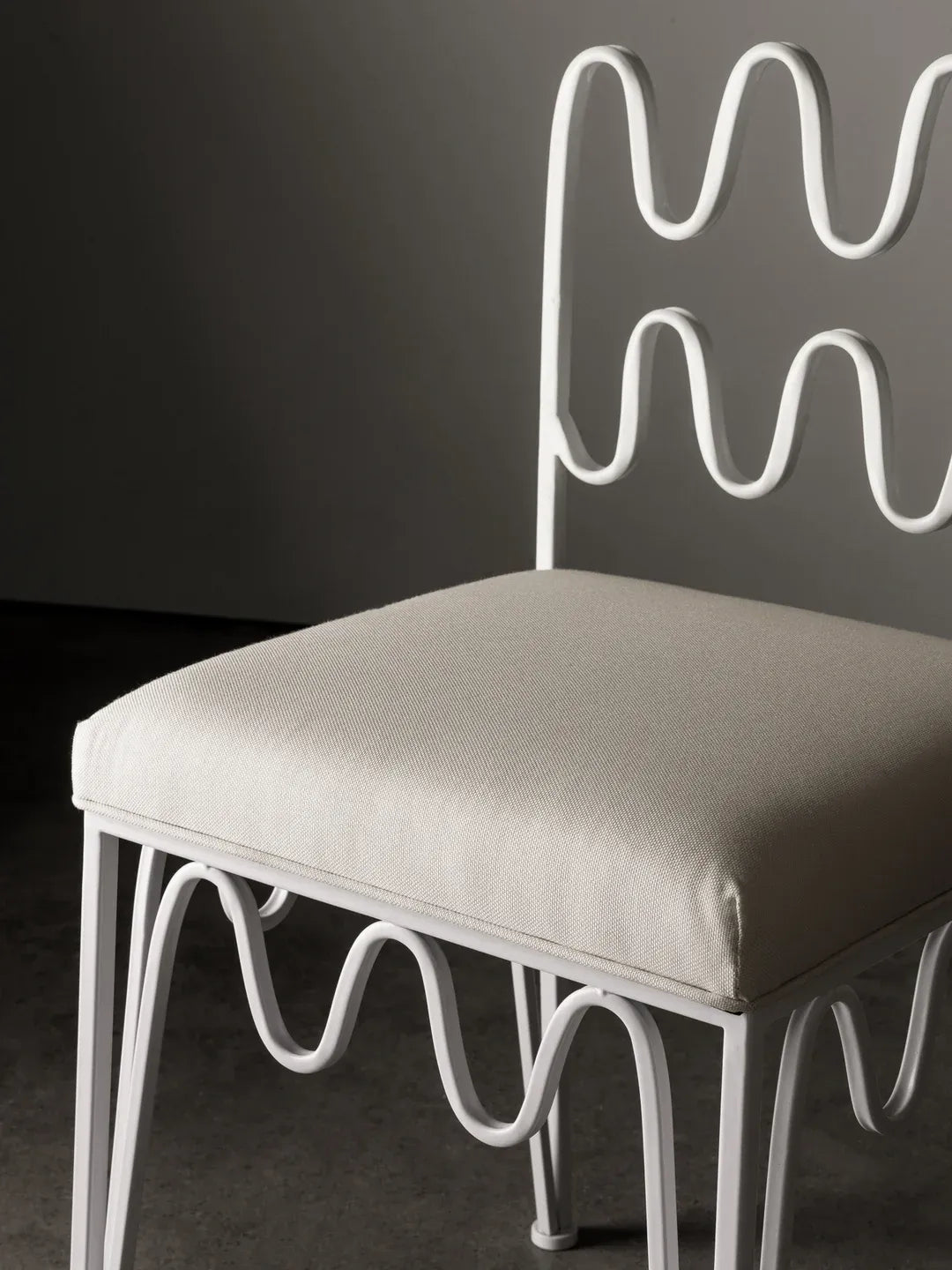 Chic Wave Chair, featuring dramatic waves and hairpin legs for a stunning look.