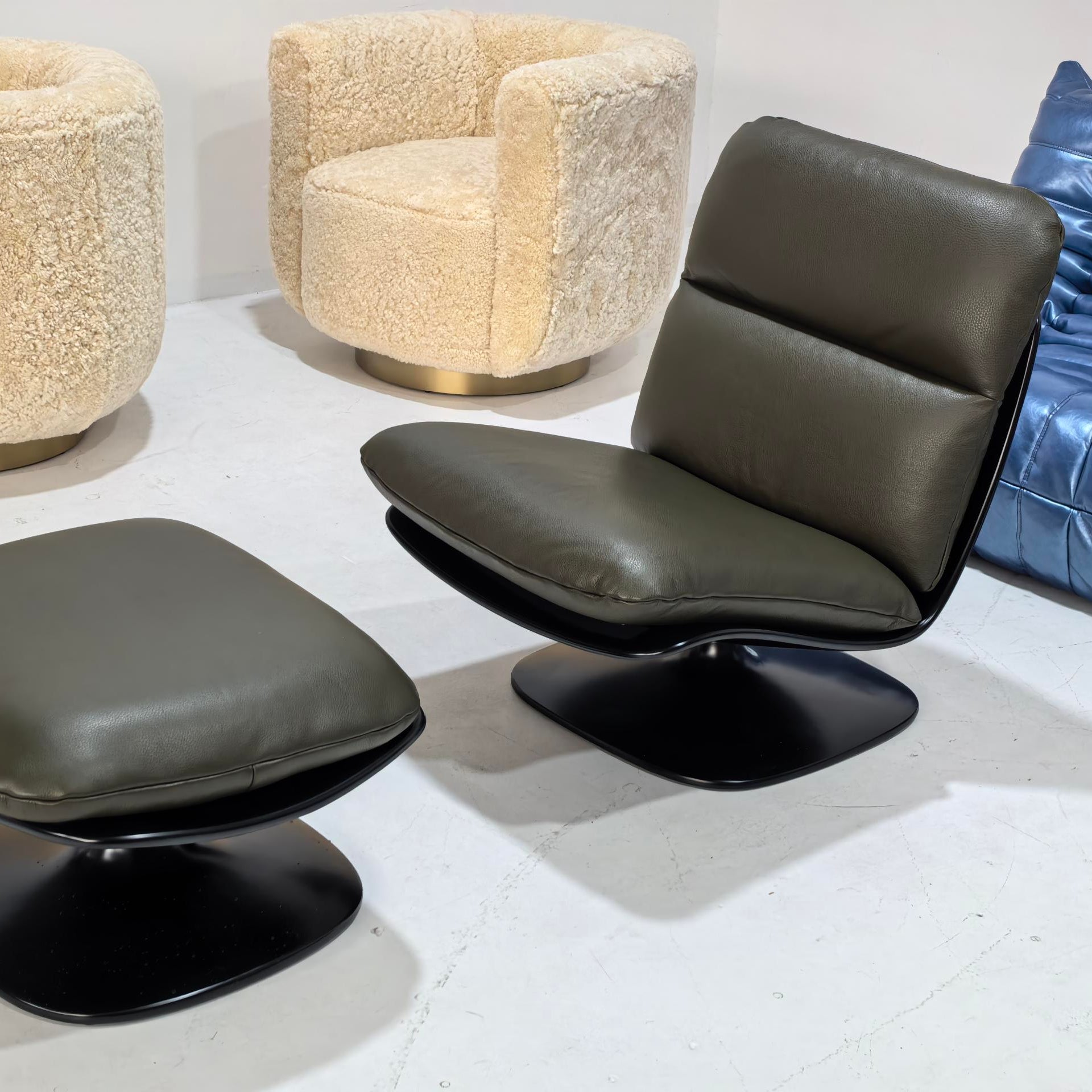 Pattie Swivel Armchair with Ottoman