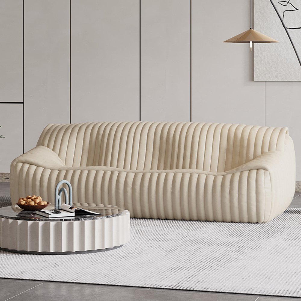 Comfortable Cinna Sandra sofa, the epitome of cozy and elegant home furniture.