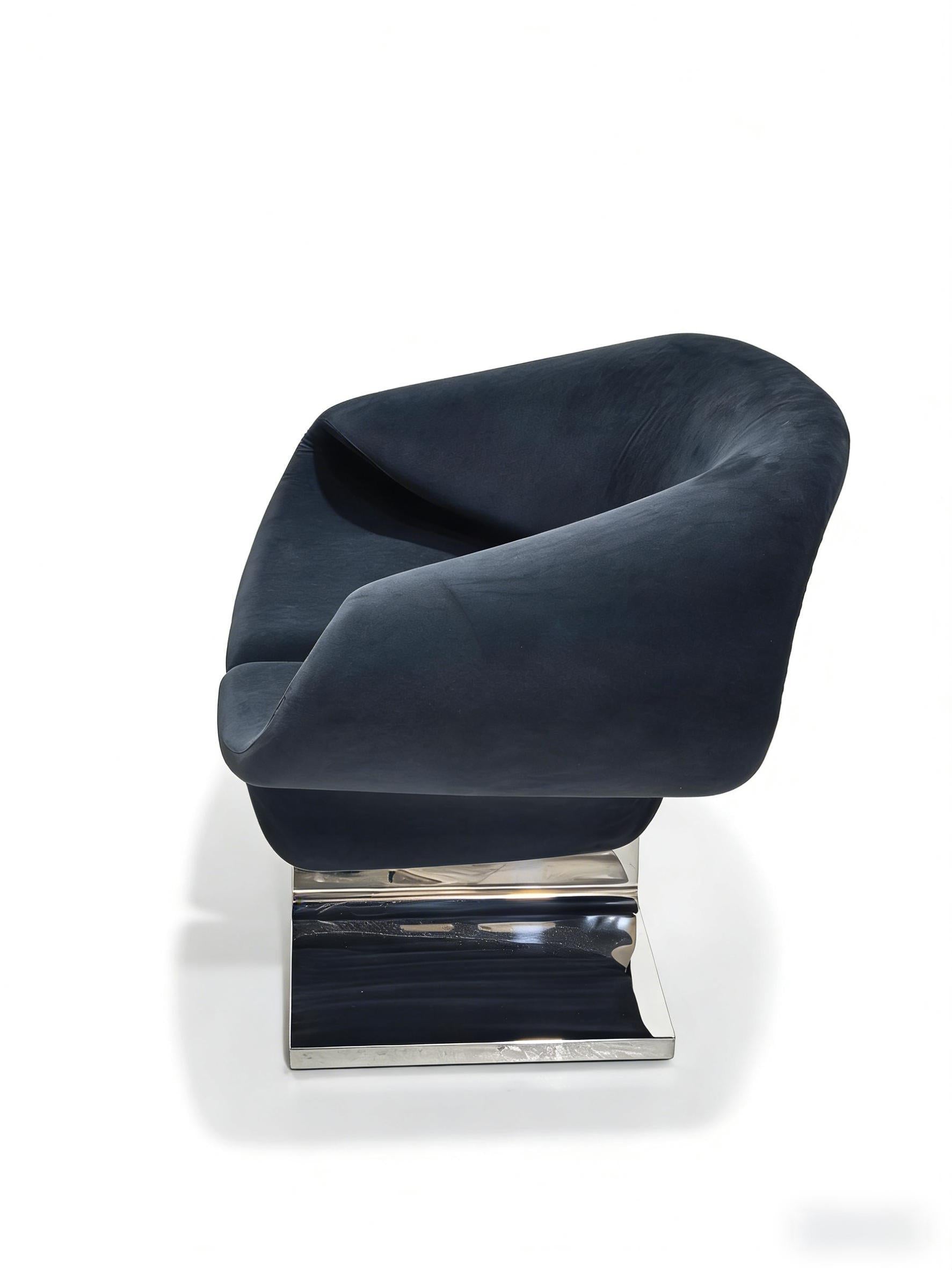 sculptural-ribbon-chair-contemporary-living-room-setup
