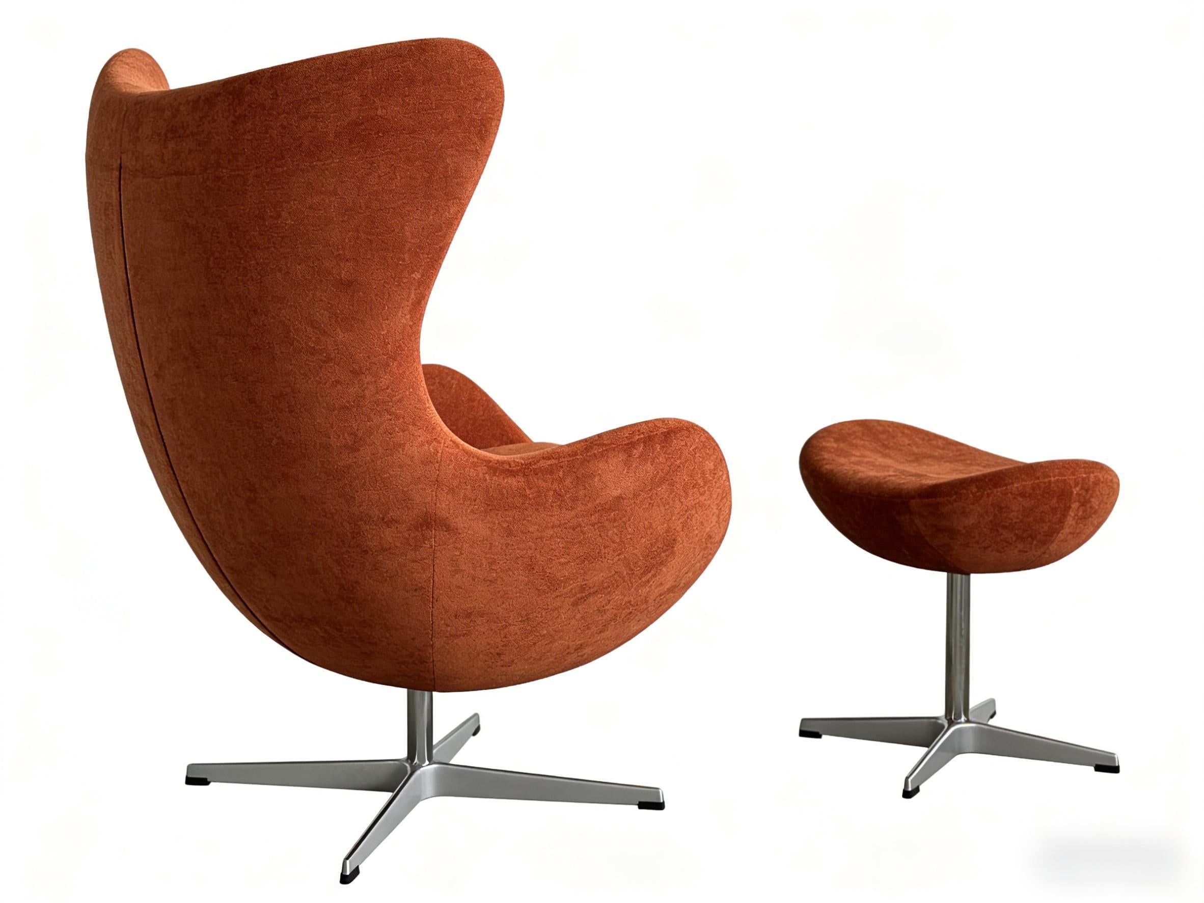 enveloping-curved-boucle-armchair-detail
